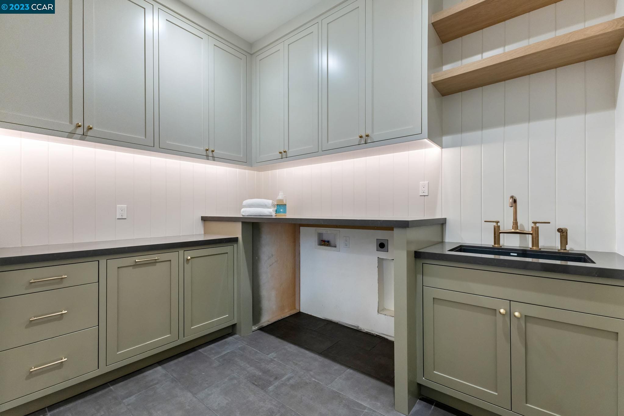 1161 Oleander Dr