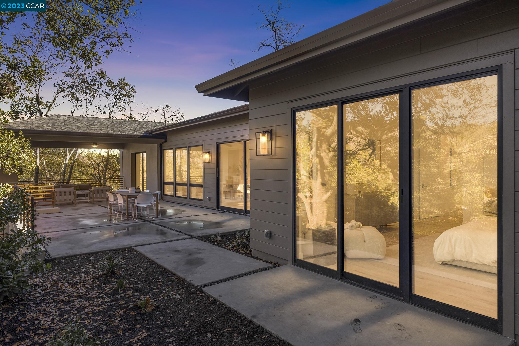 1161 Oleander Dr