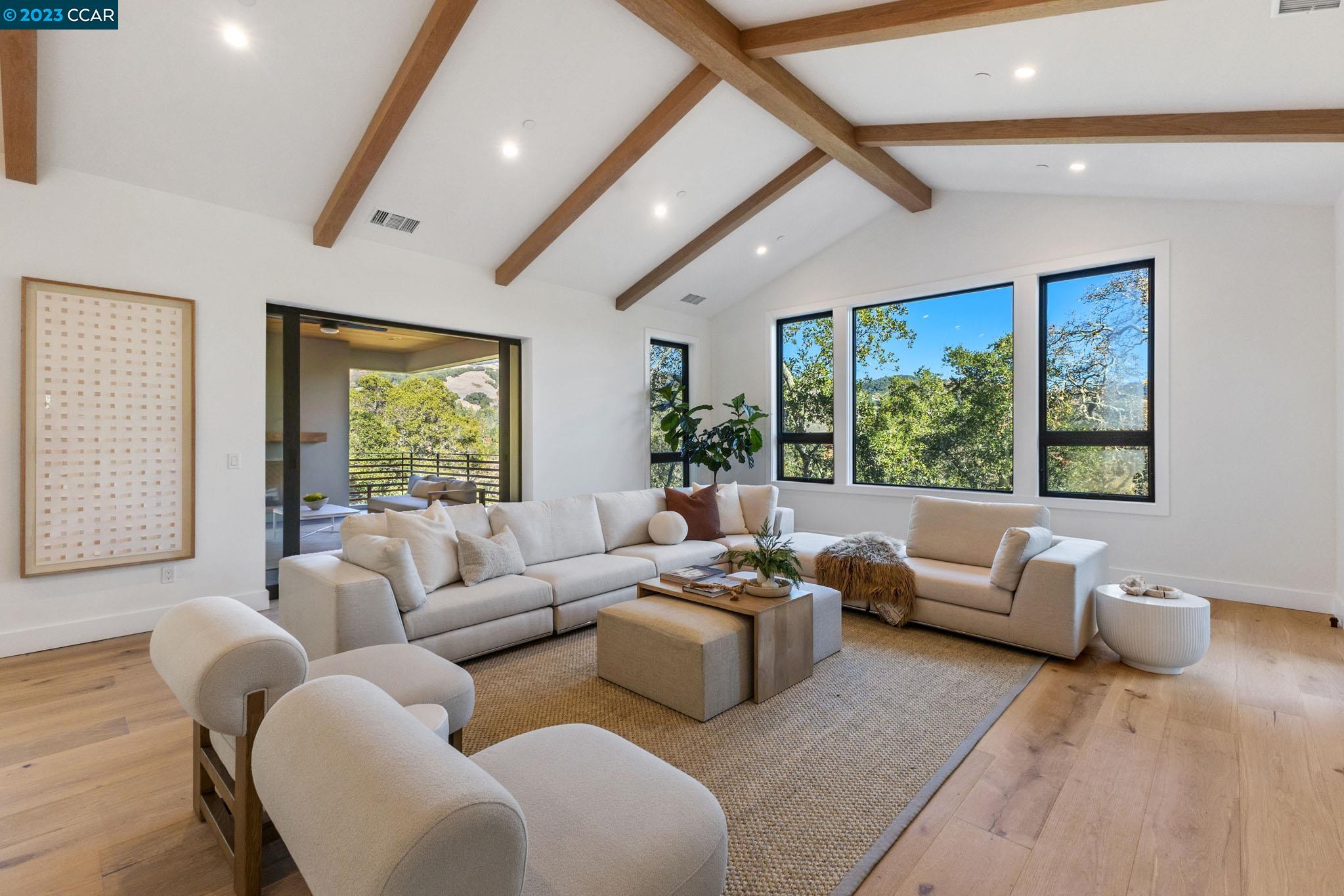 1161 Oleander Dr