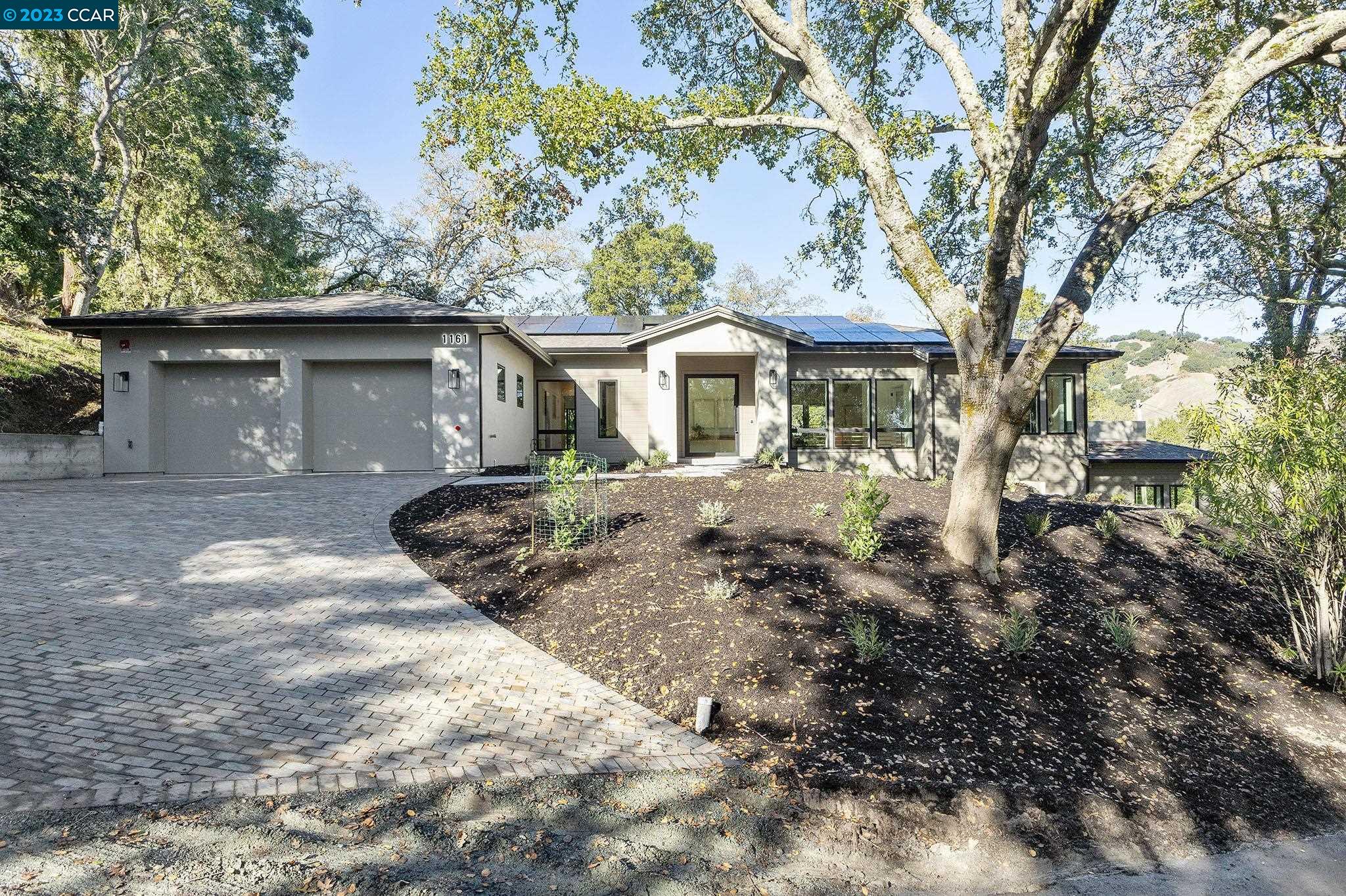 1161 Oleander Dr