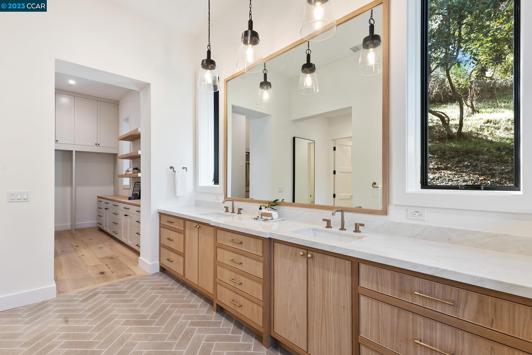 1161 Oleander Dr