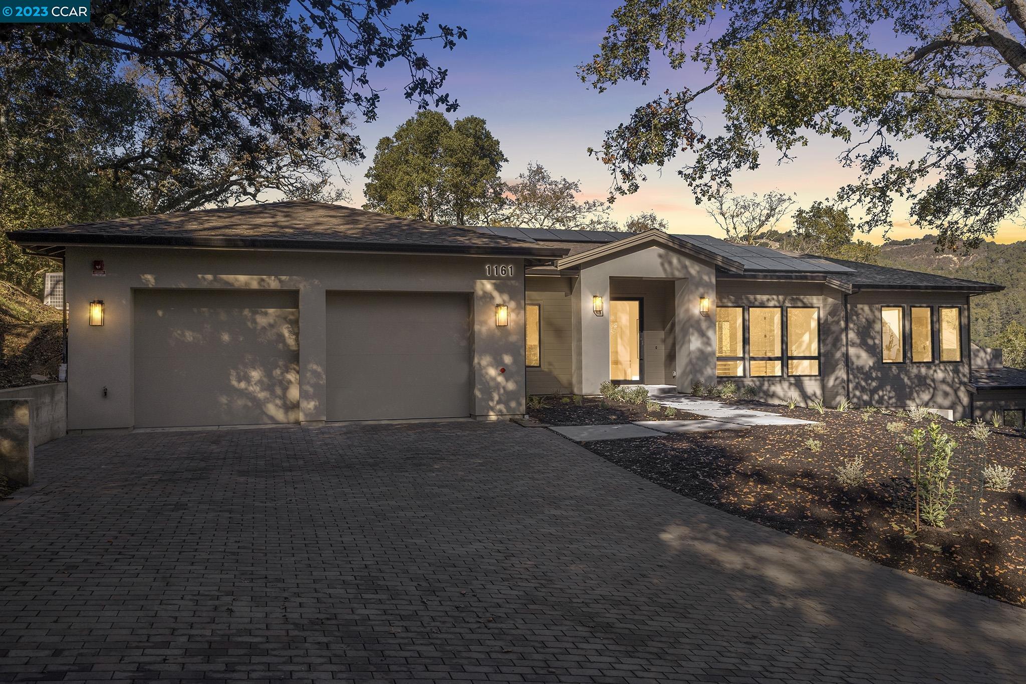 1161 Oleander Dr