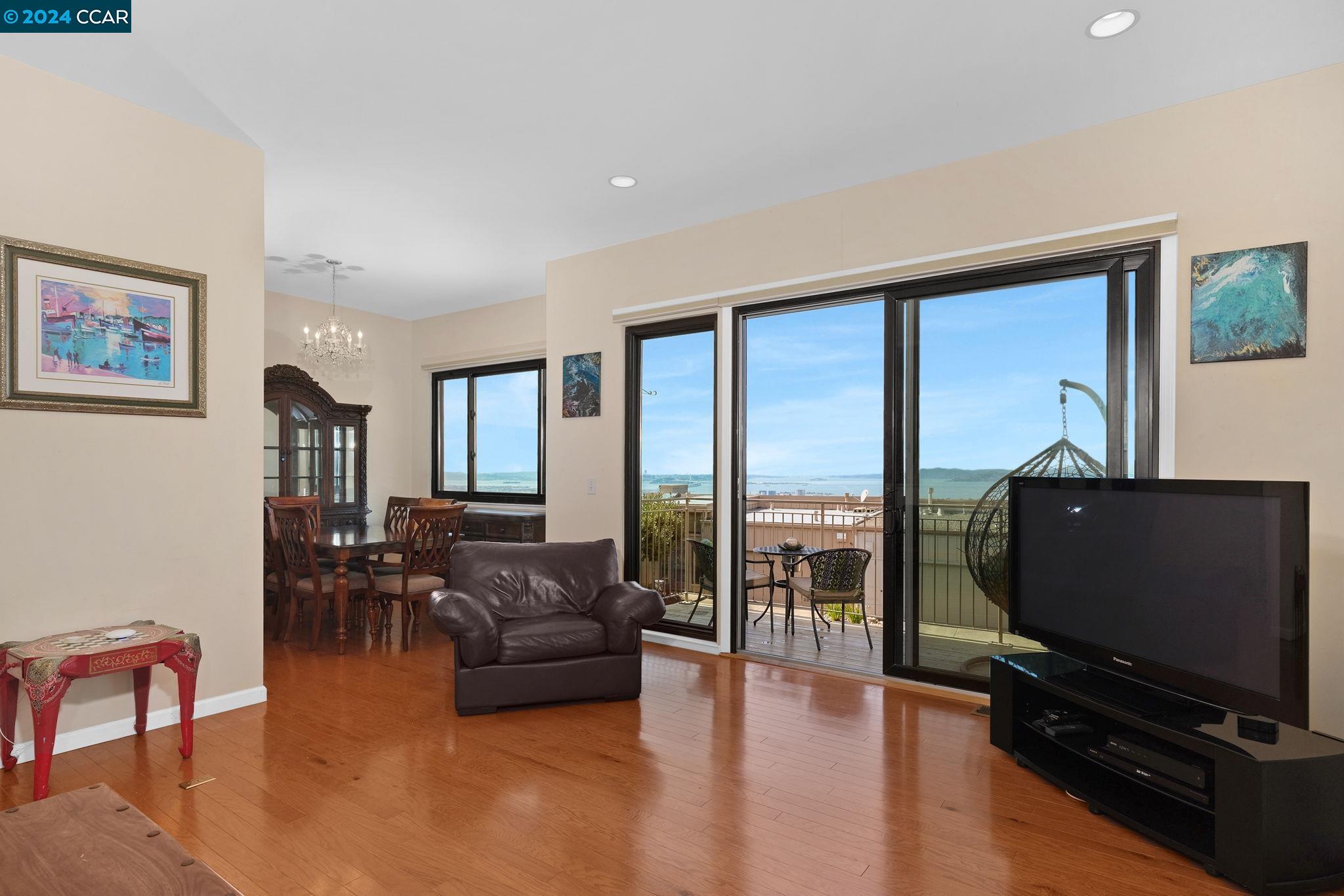 15 Hawks Hill Ct.