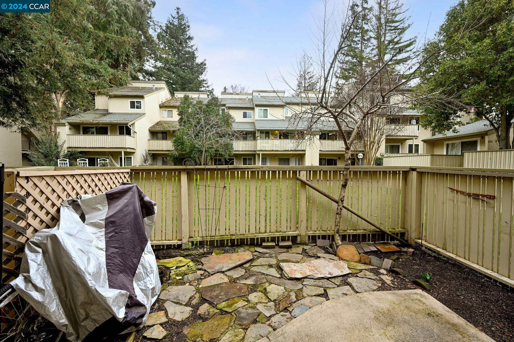 2716 Oak Rd # 100
