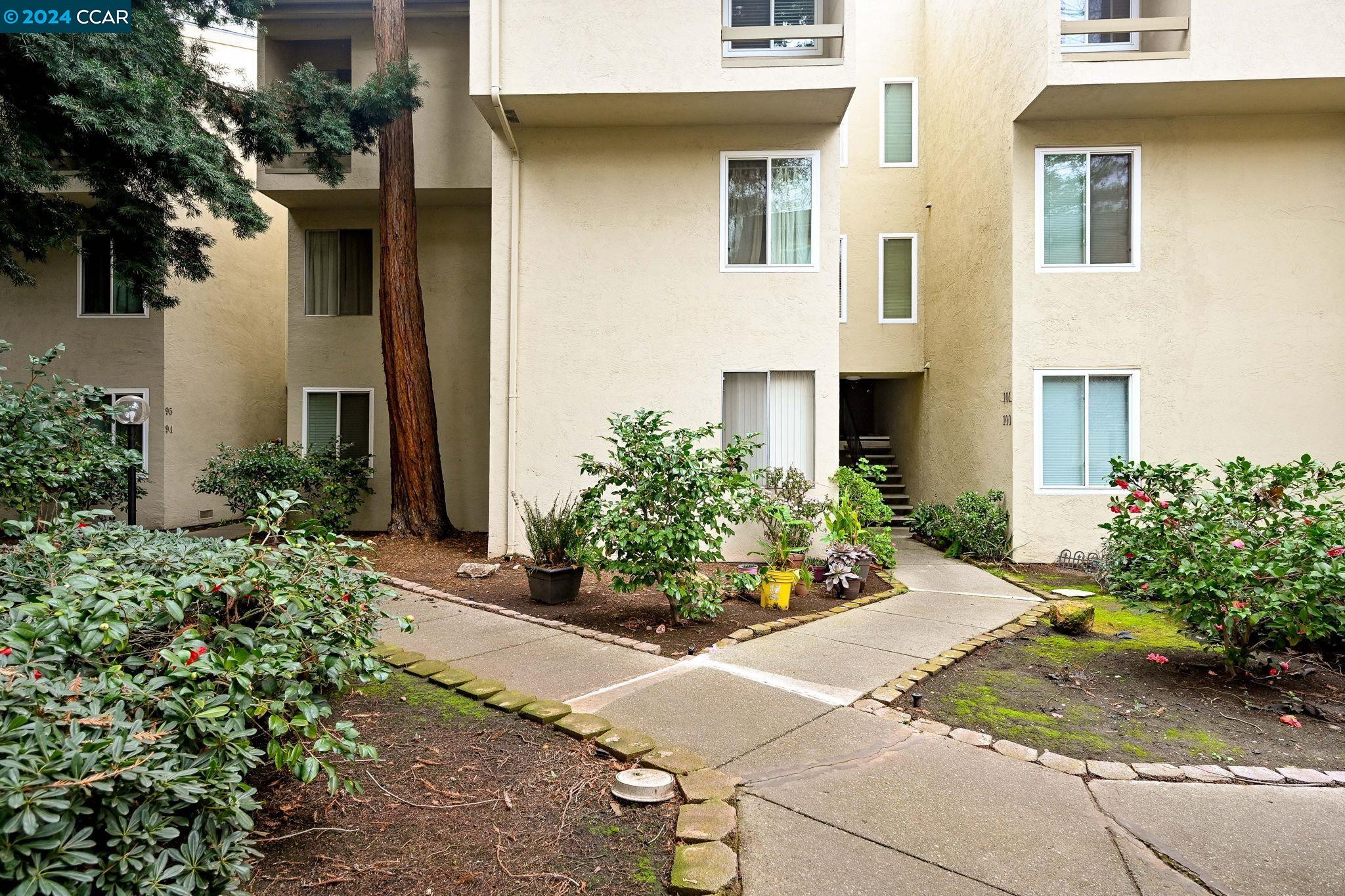 2716 Oak Rd # 100