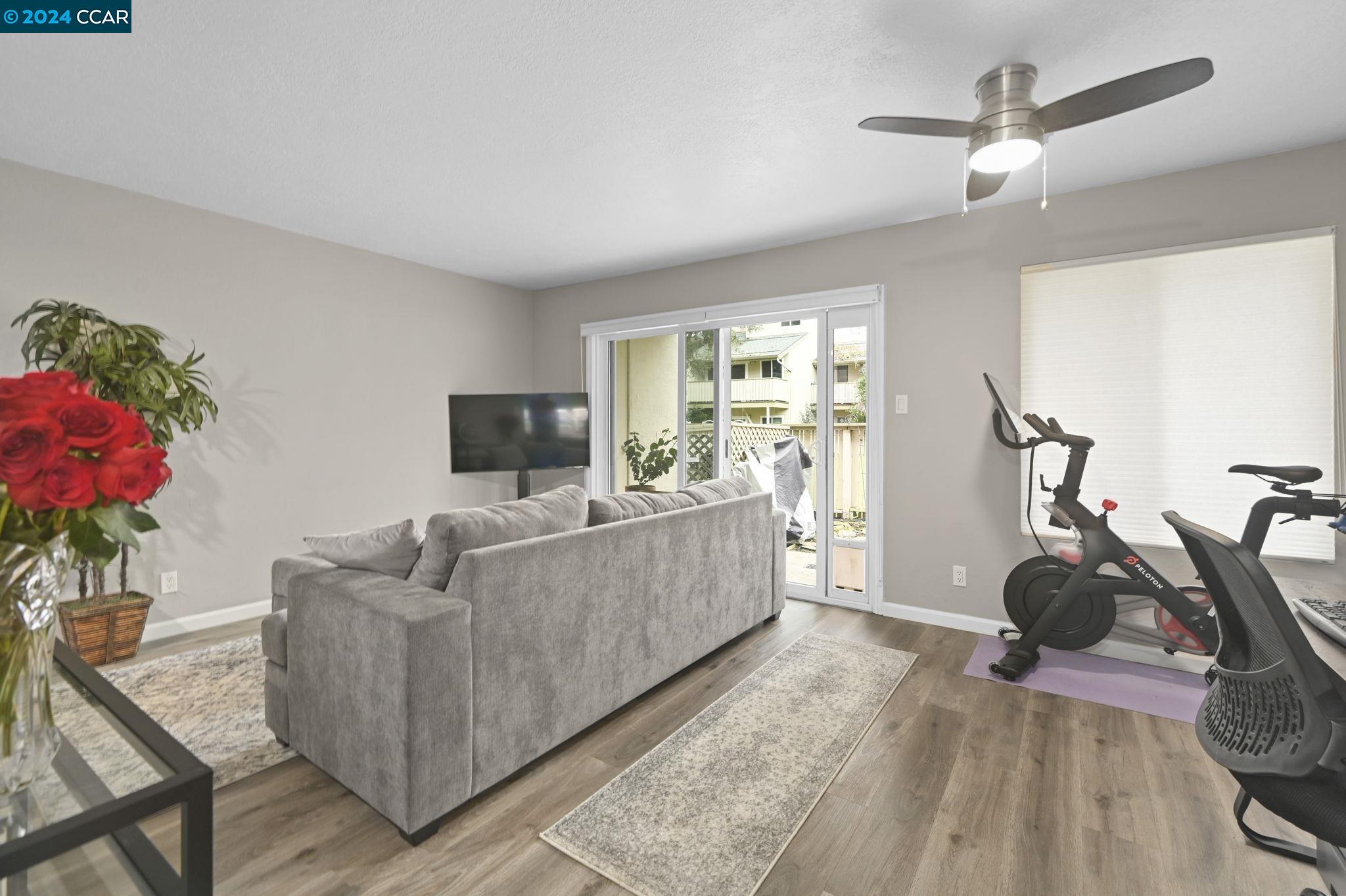 2716 Oak Rd # 100