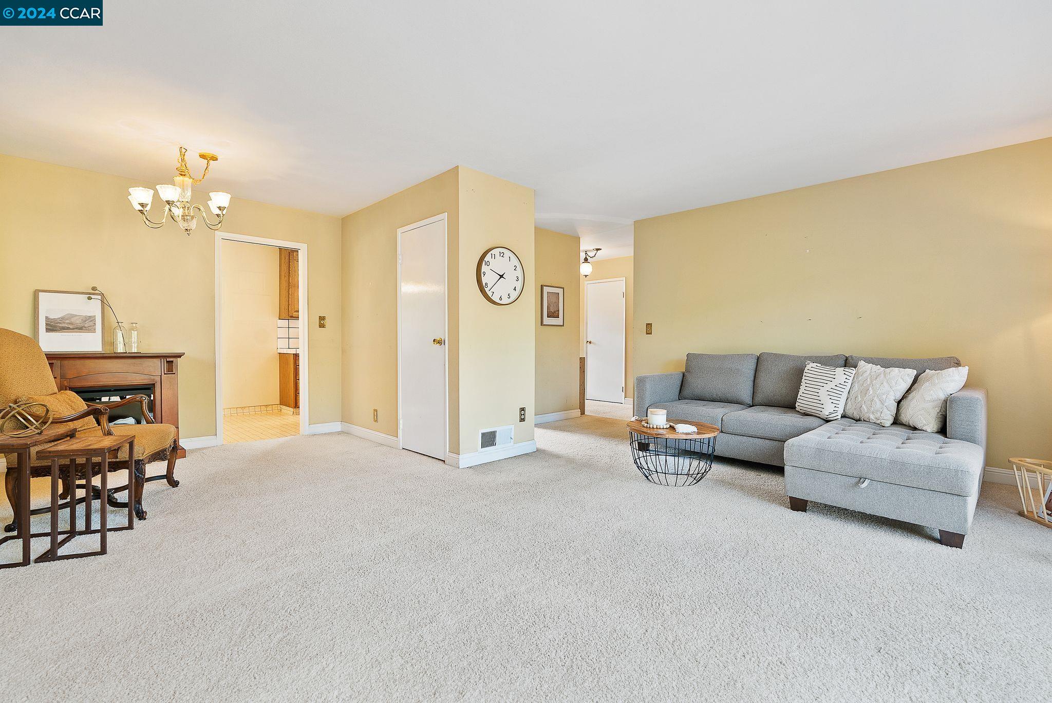 3085 Sun Ct