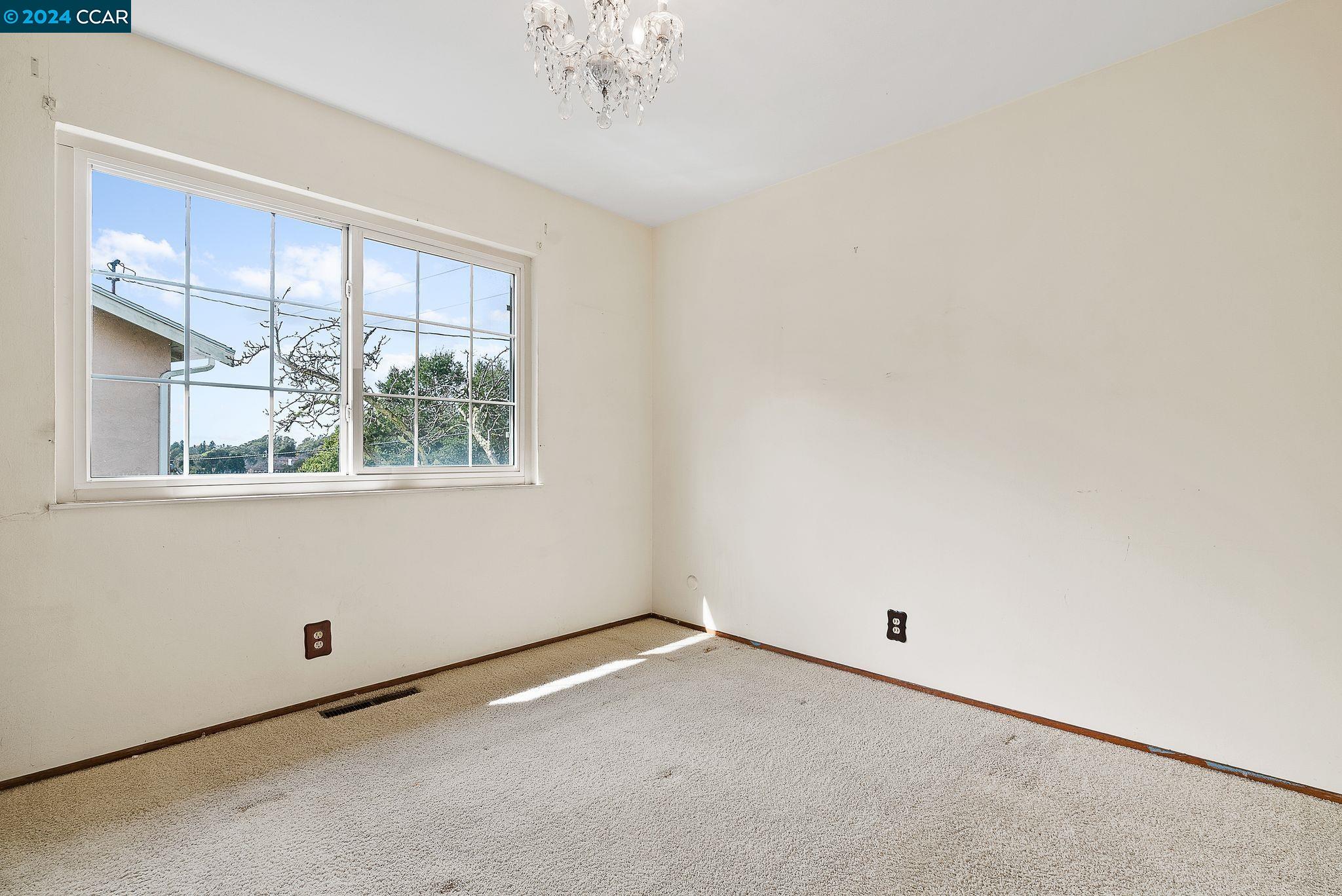 3085 Sun Ct