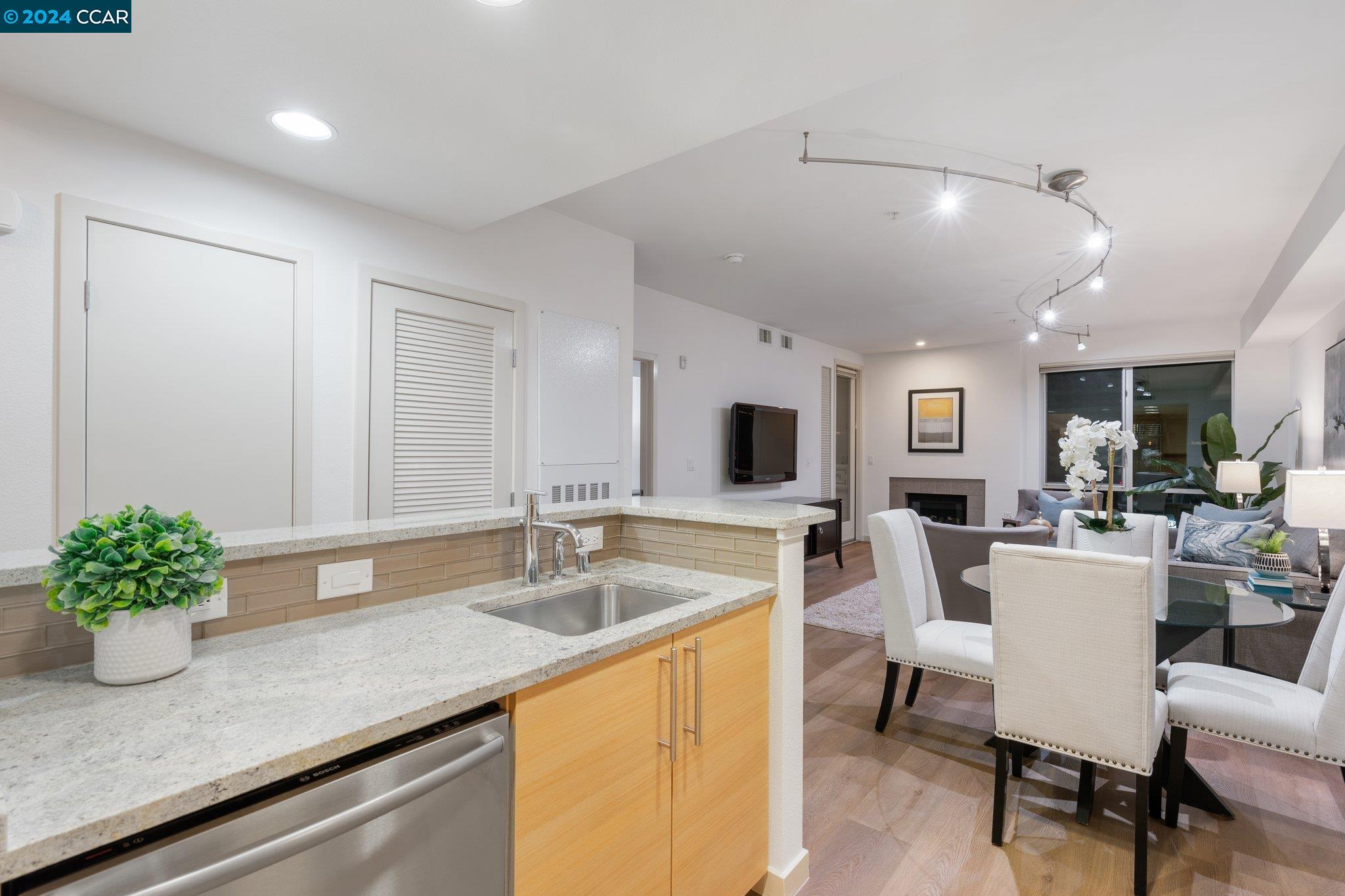 1655 N California Blvd # 207