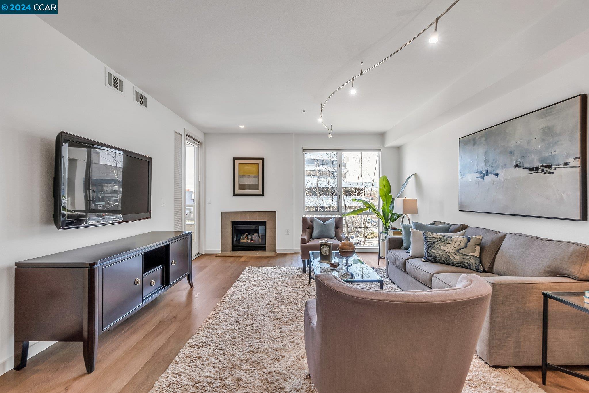 1655 N California Blvd # 207