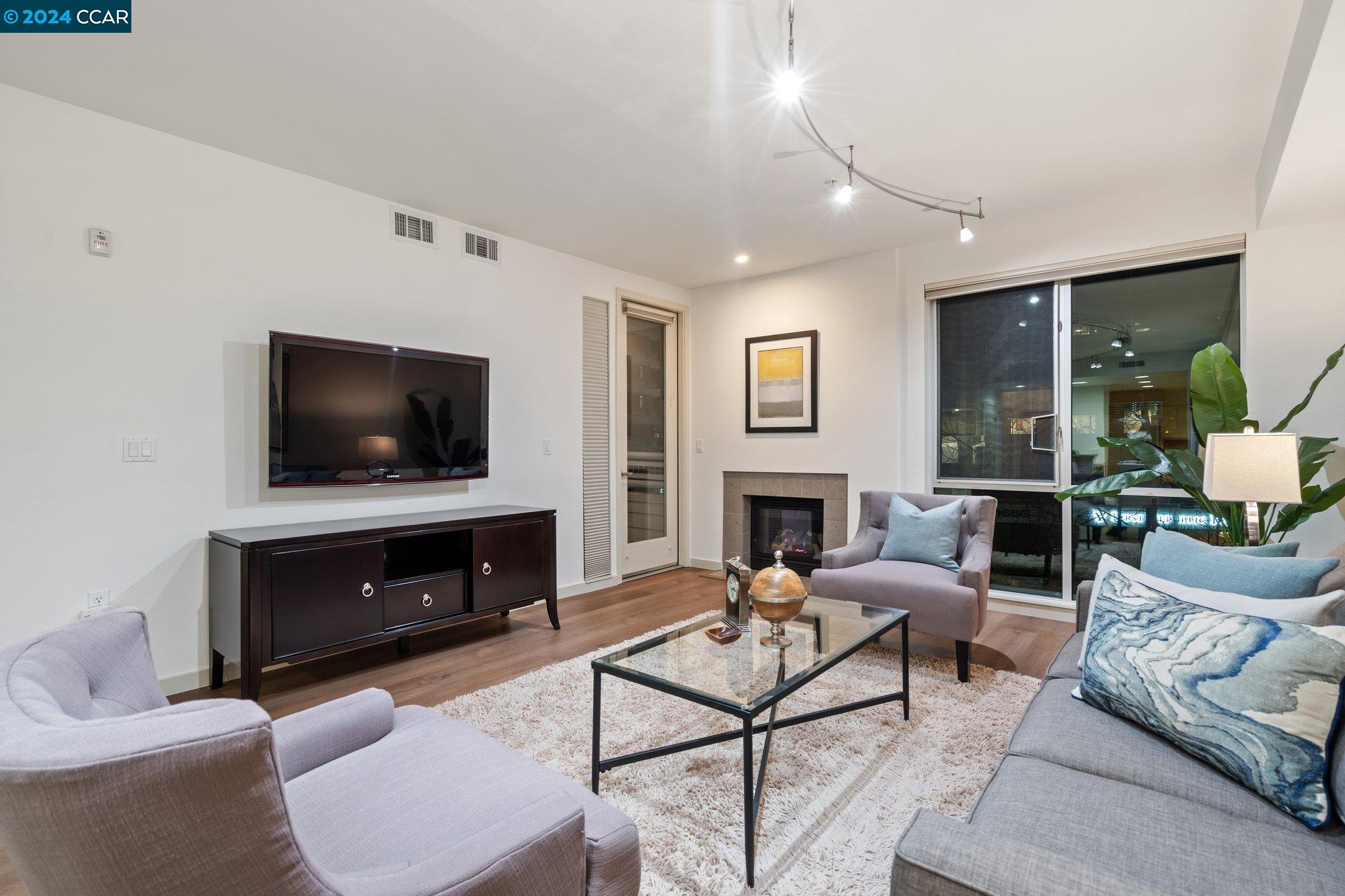 1655 N California Blvd # 207