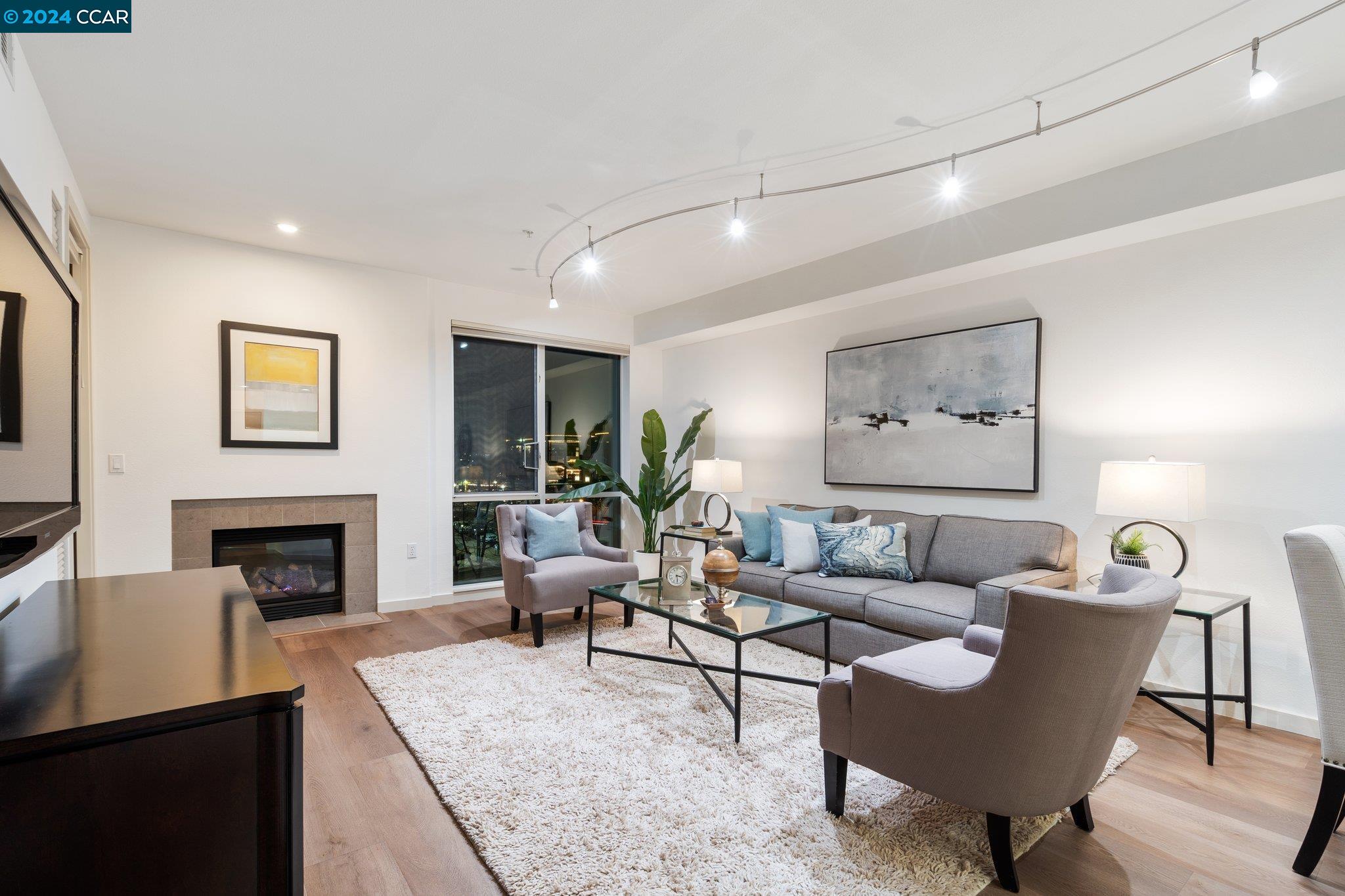 1655 N California Blvd # 207