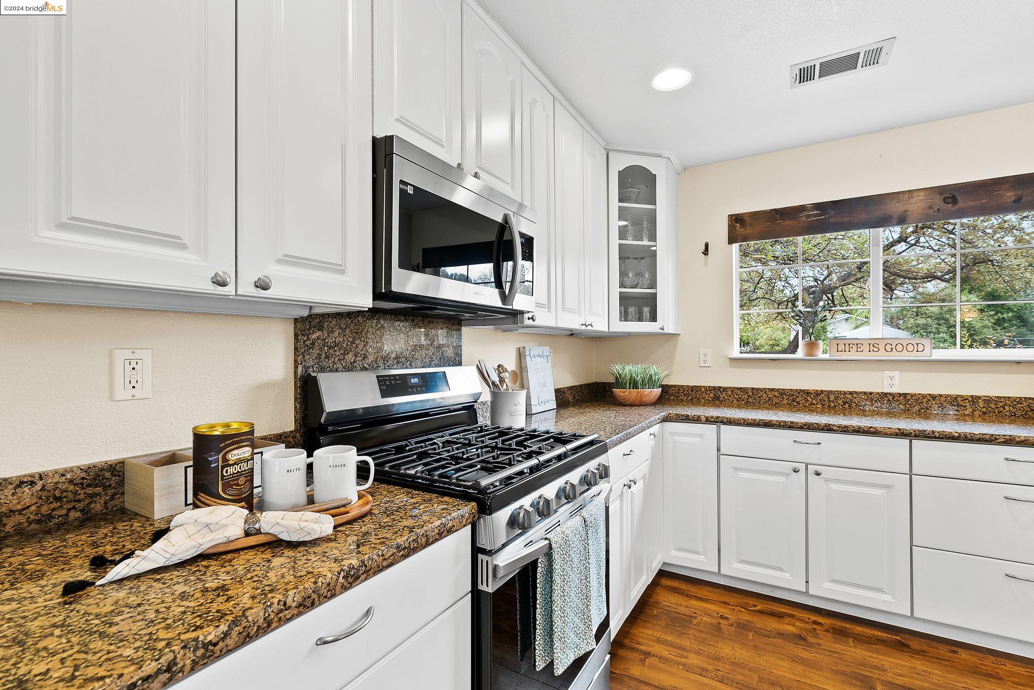 1240 Woodside DR