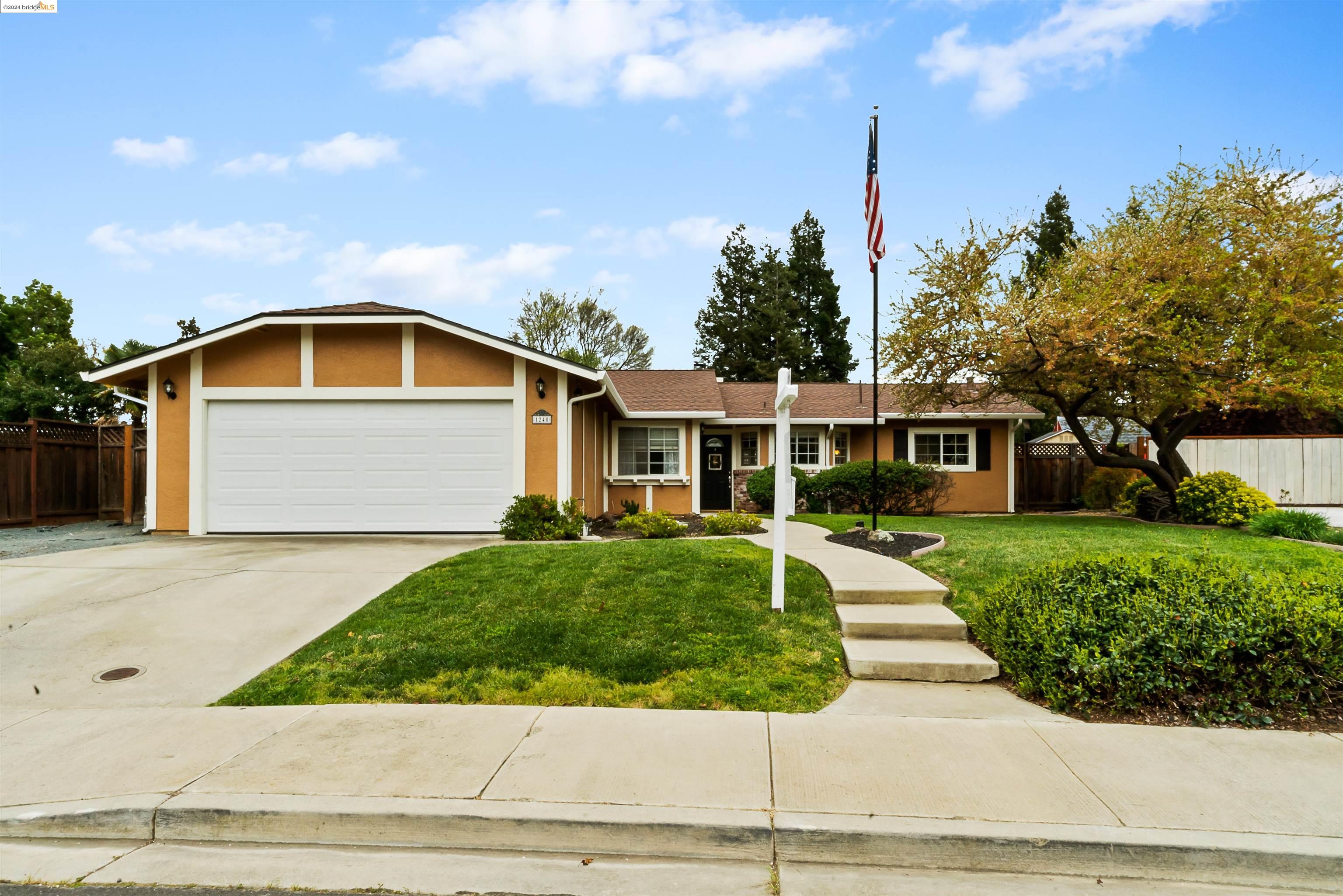 1240 Woodside DR