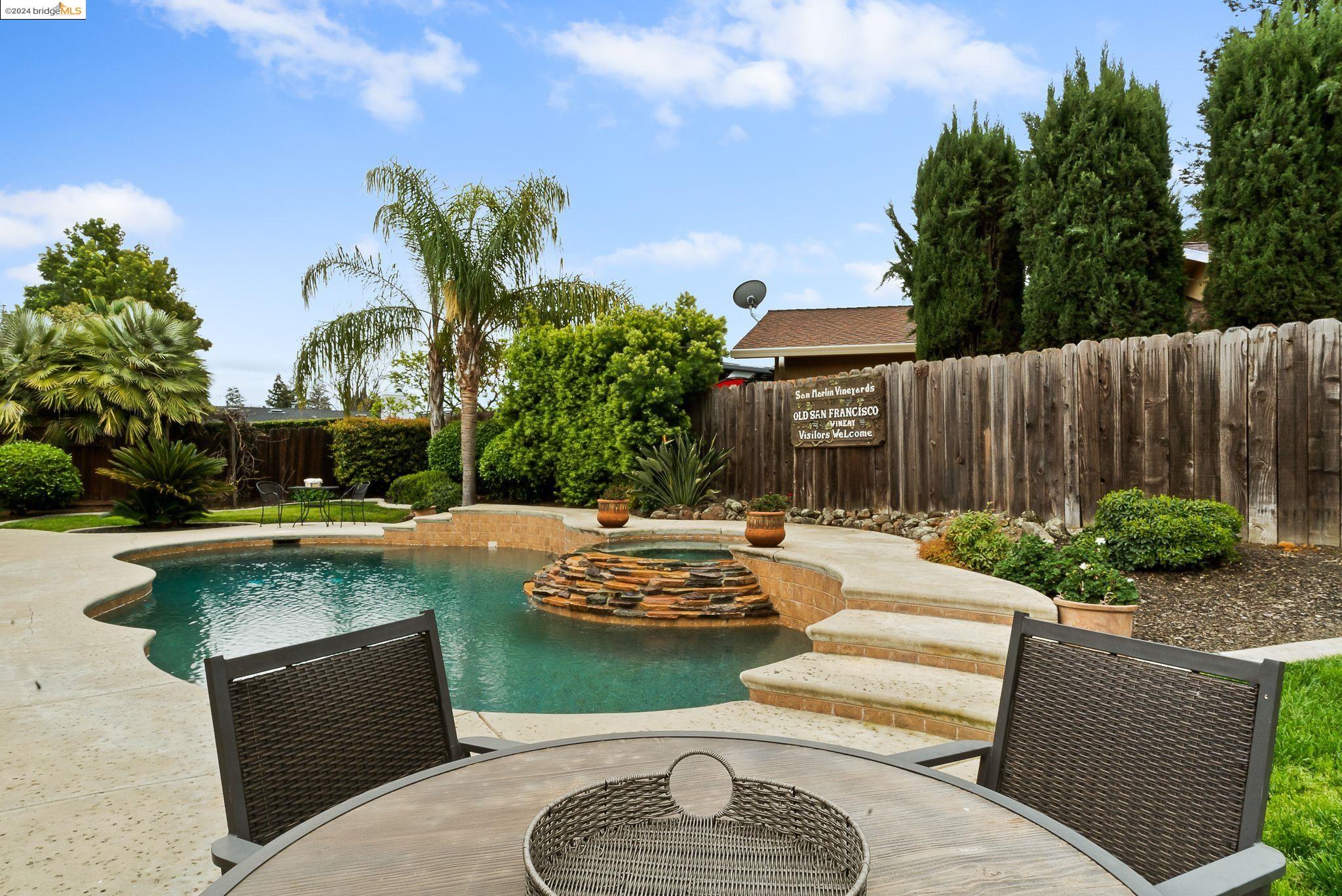 1240 Woodside DR
