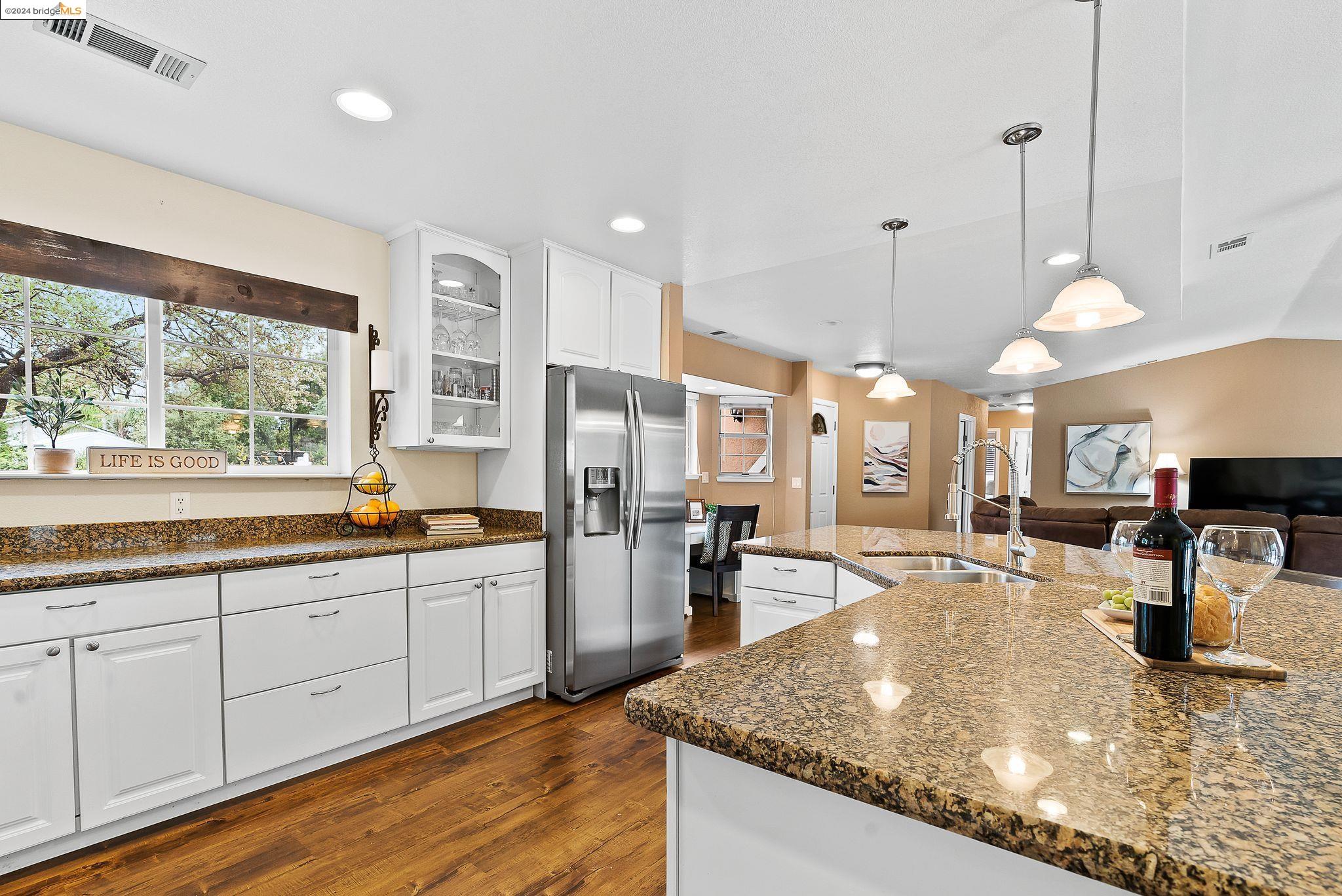 1240 Woodside DR