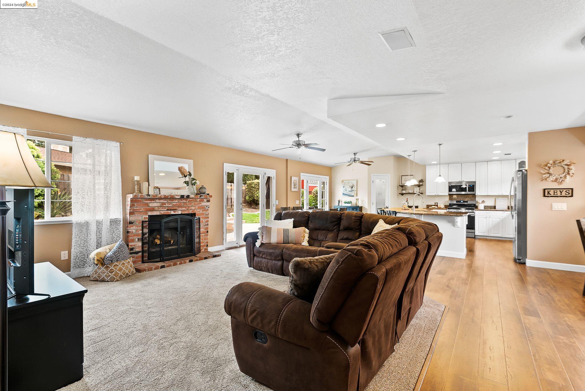 1240 Woodside DR
