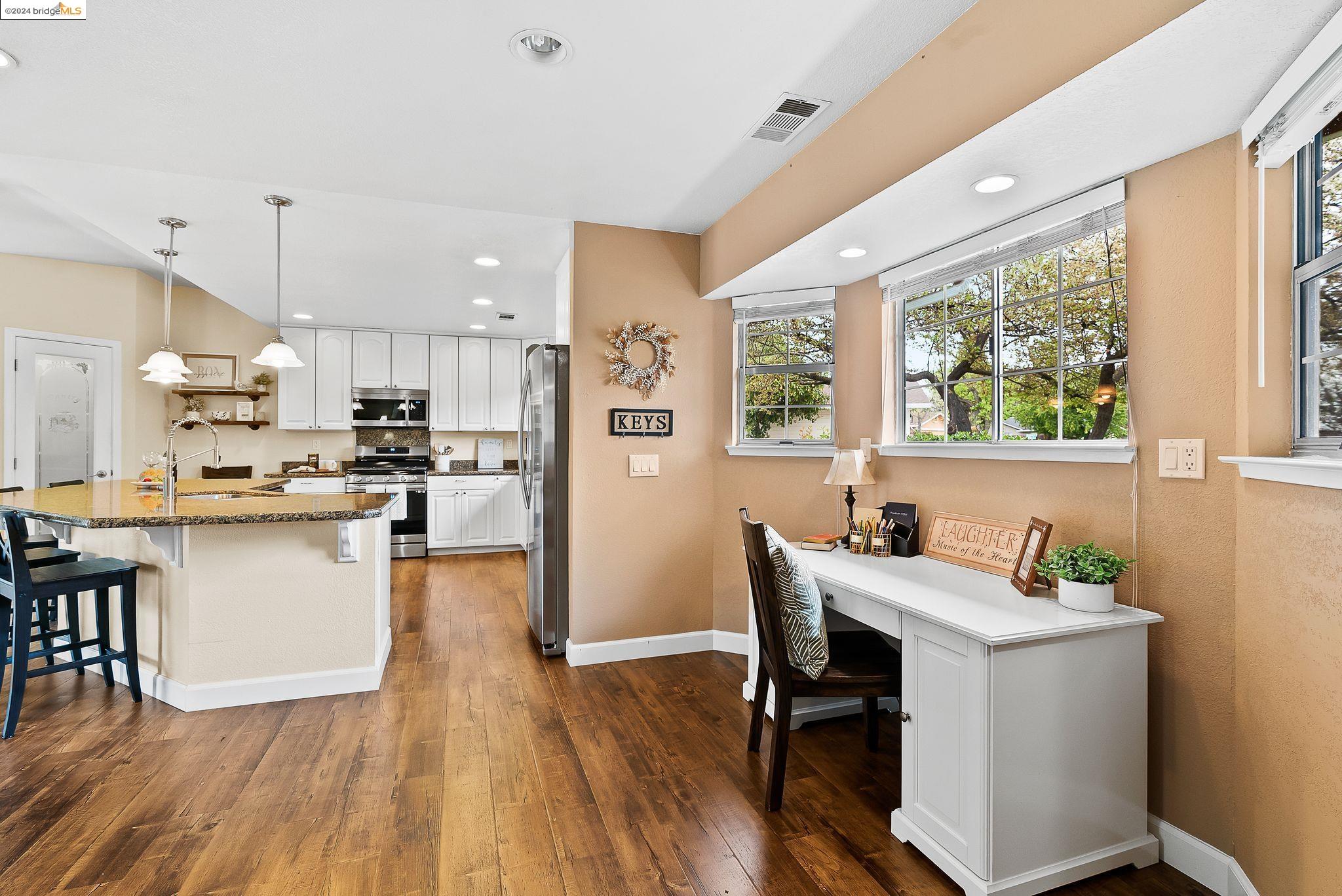 1240 Woodside DR