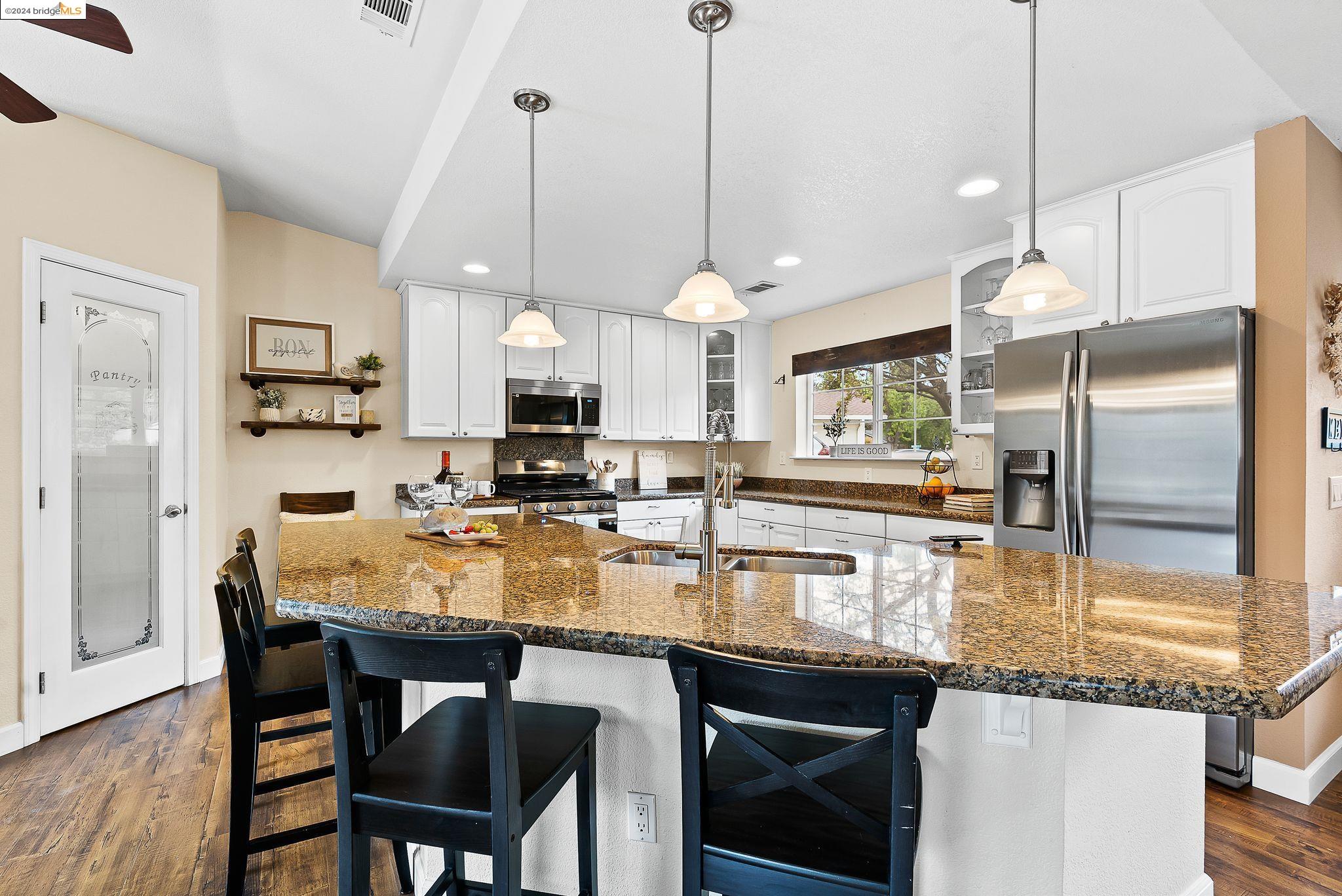 1240 Woodside DR
