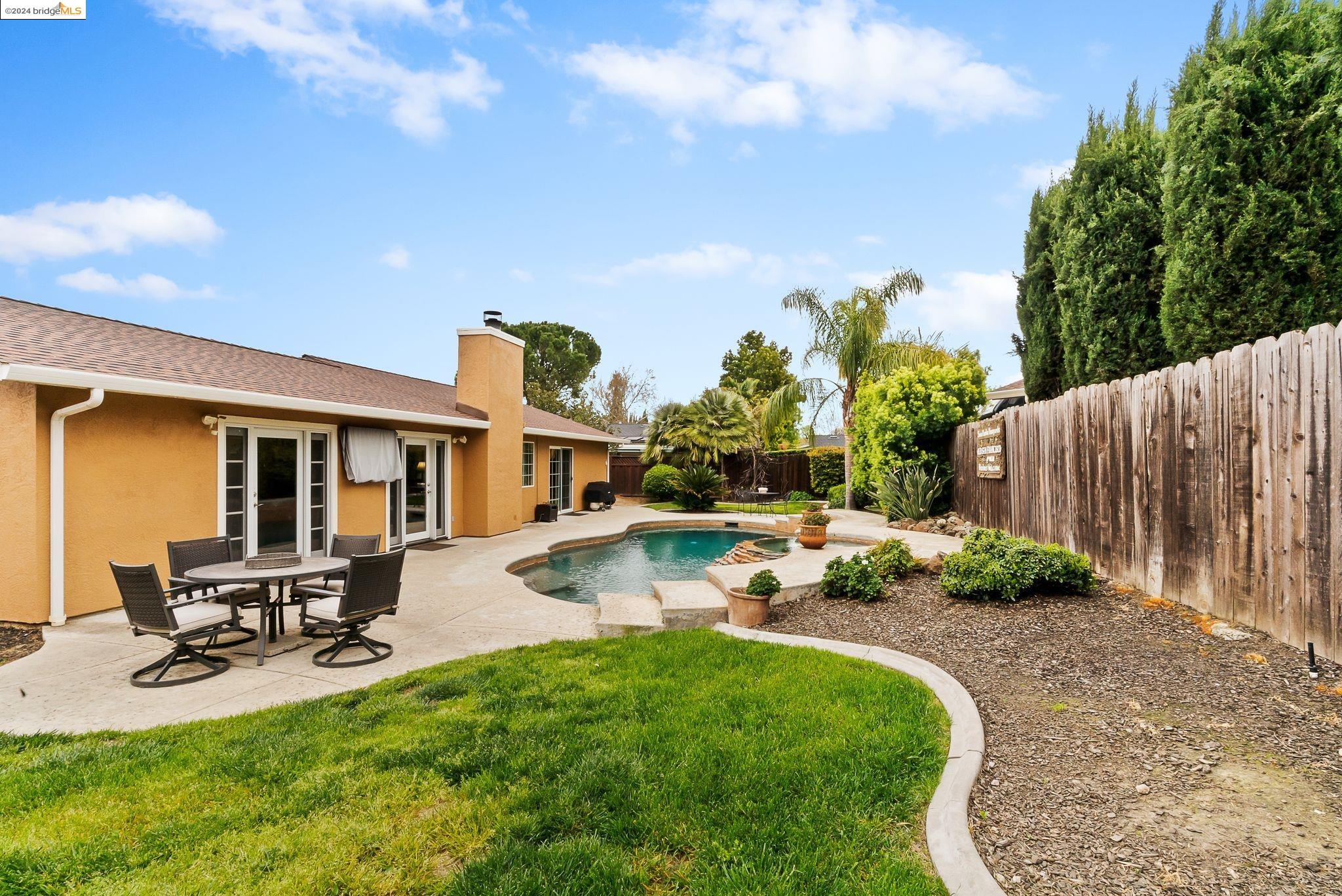 1240 Woodside DR