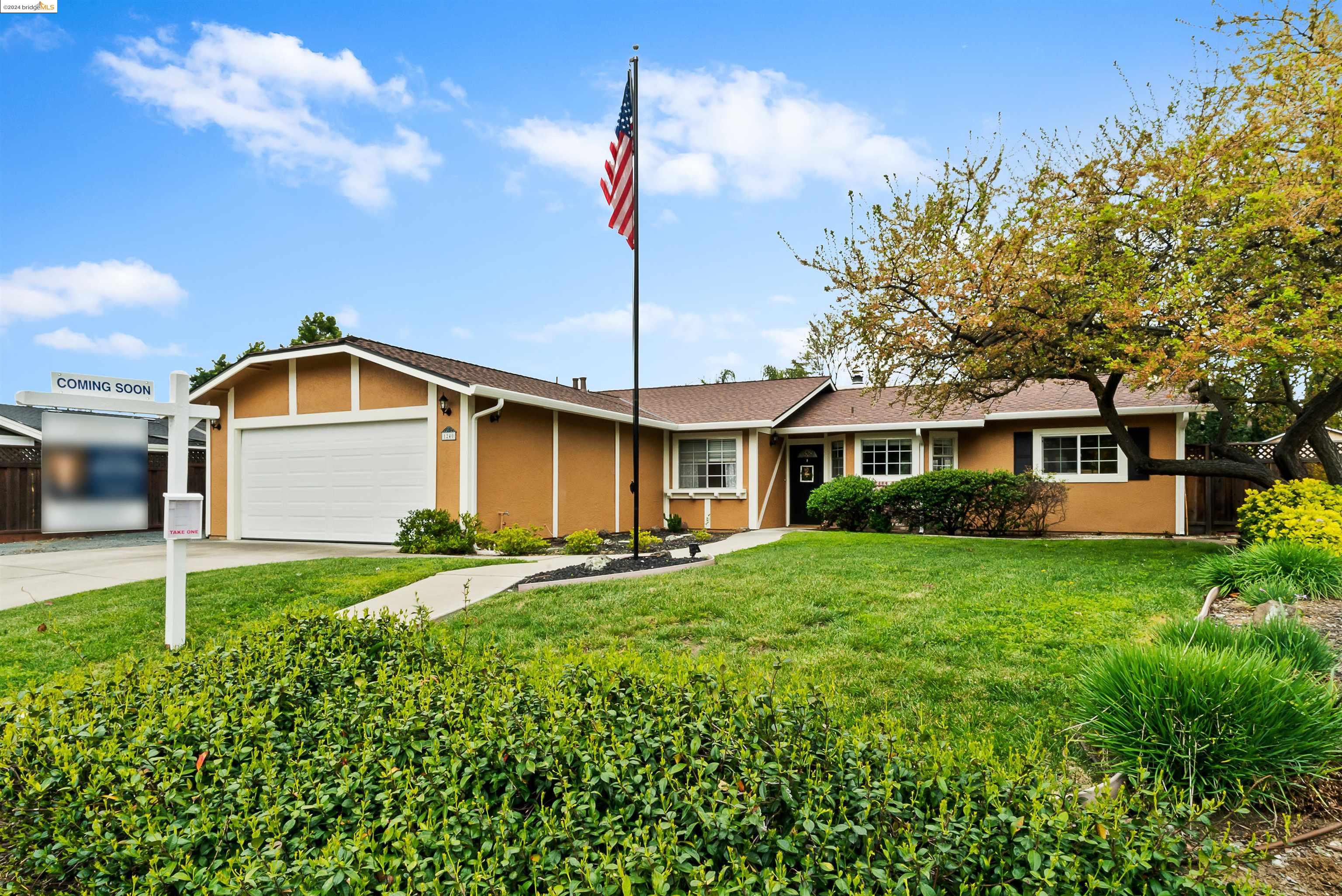 1240 Woodside DR