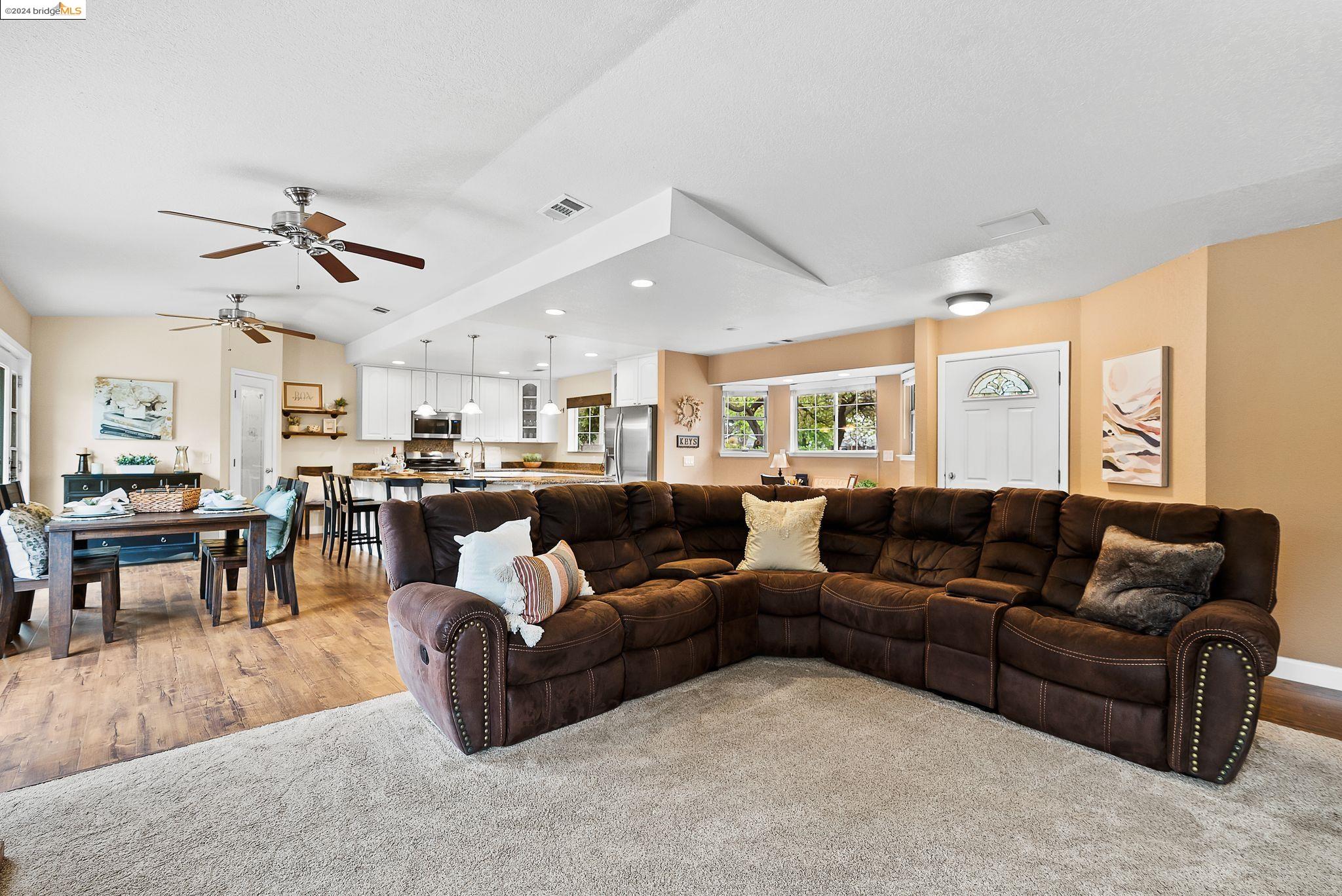 1240 Woodside DR