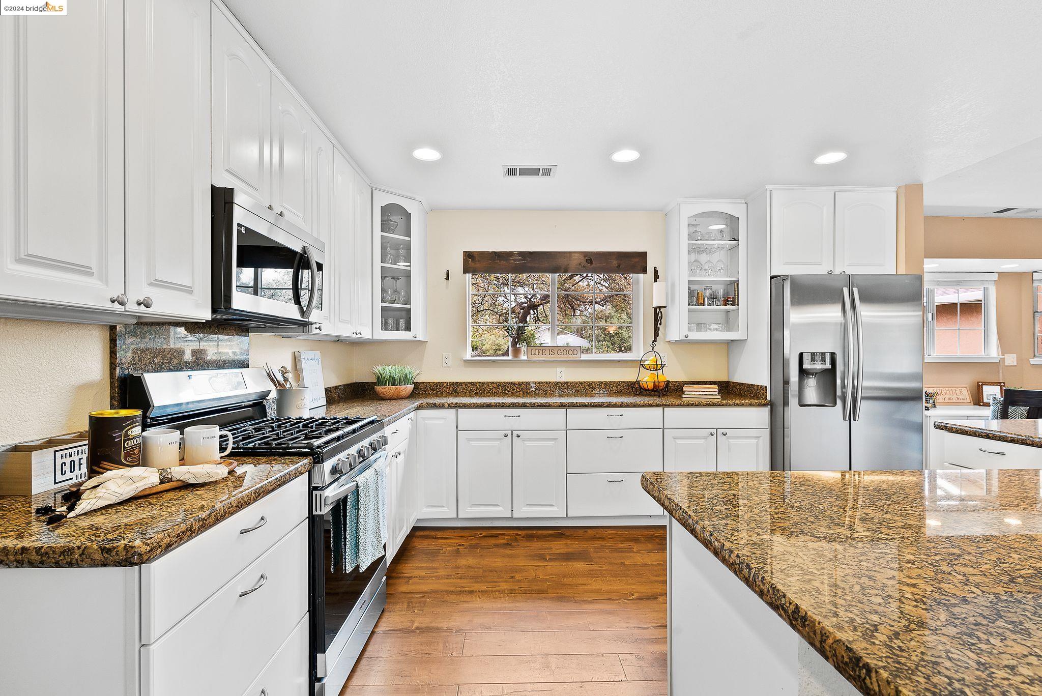 1240 Woodside DR