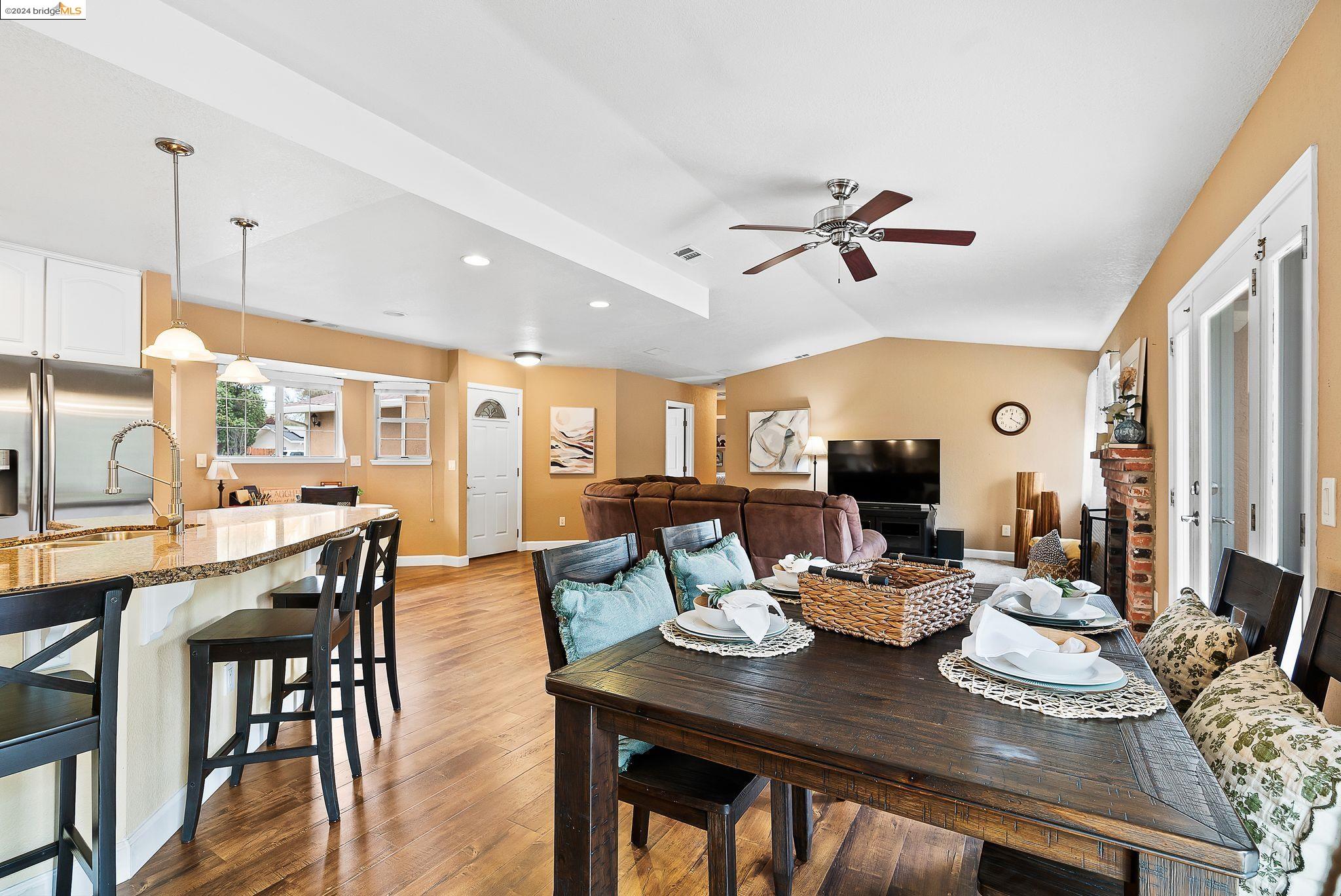1240 Woodside DR