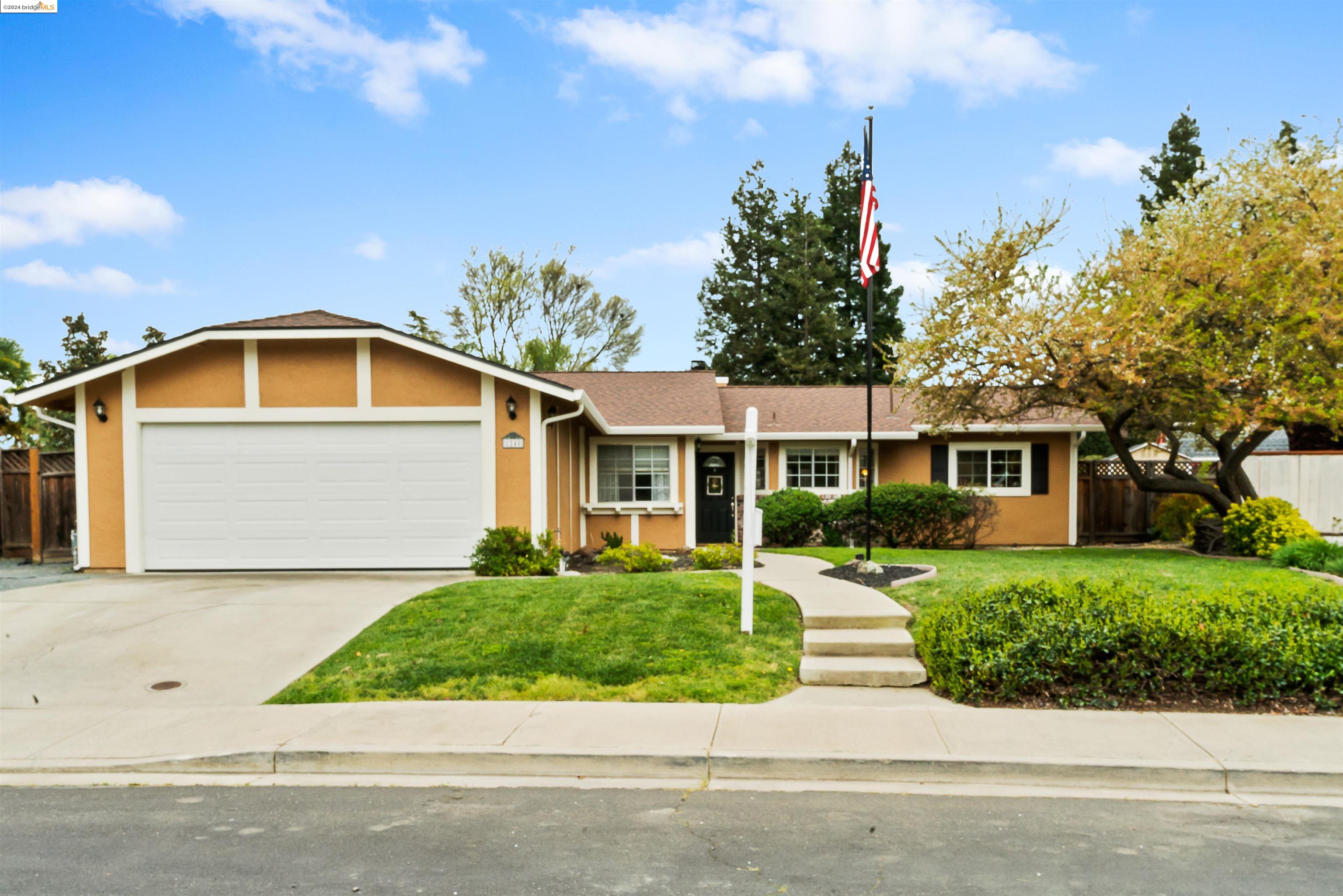 1240 Woodside DR