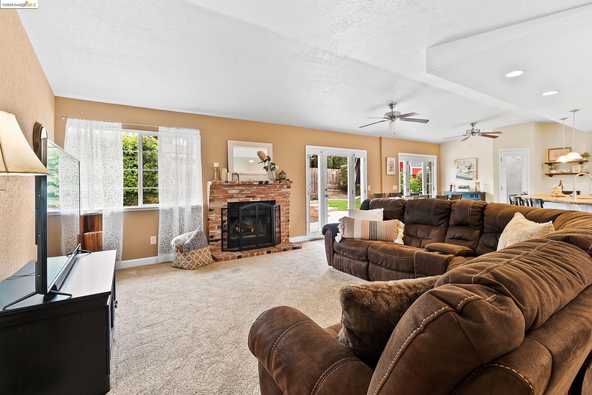 1240 Woodside DR