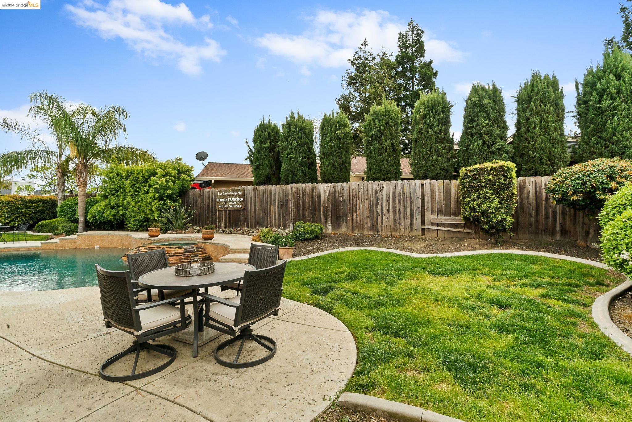 1240 Woodside DR