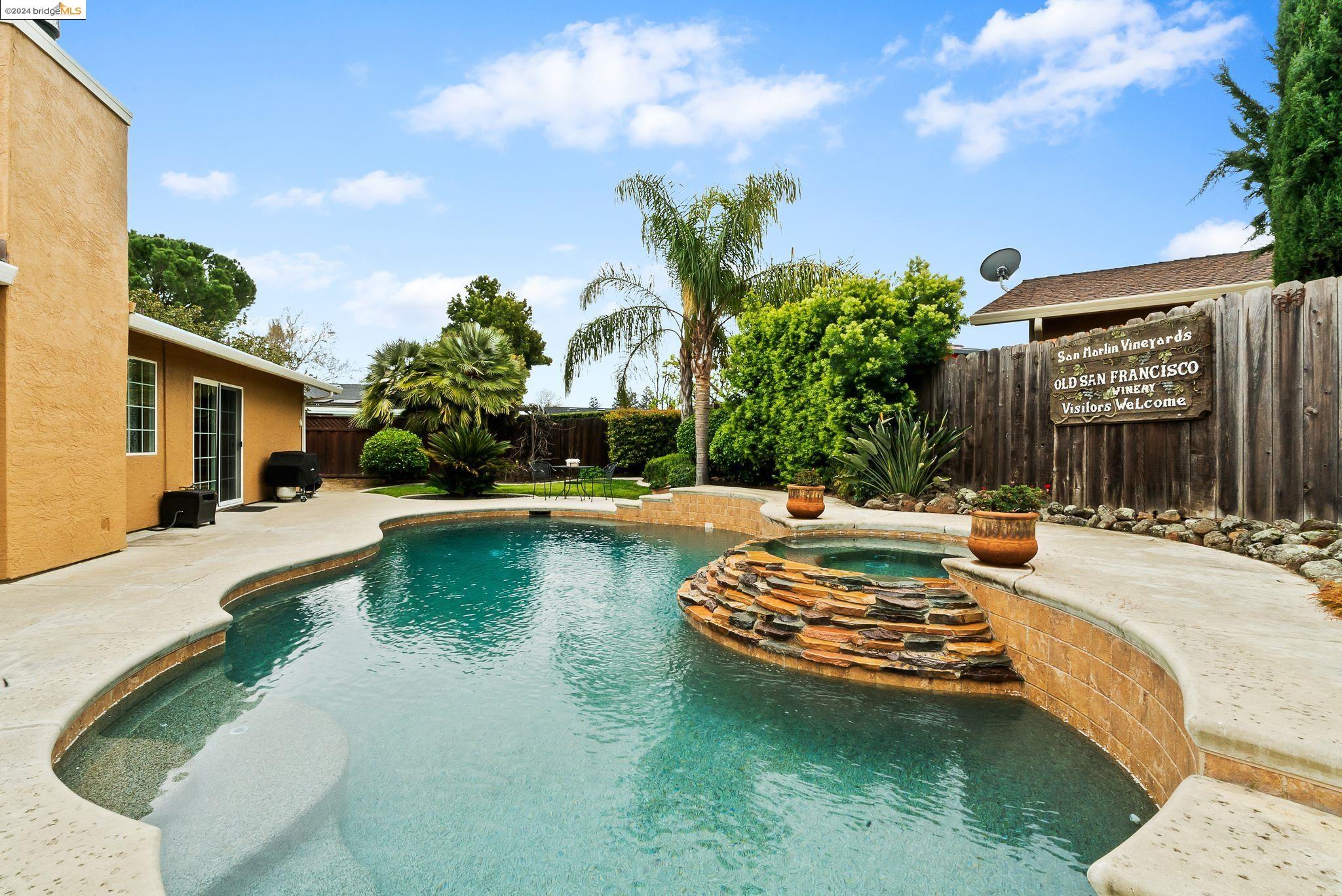 1240 Woodside DR