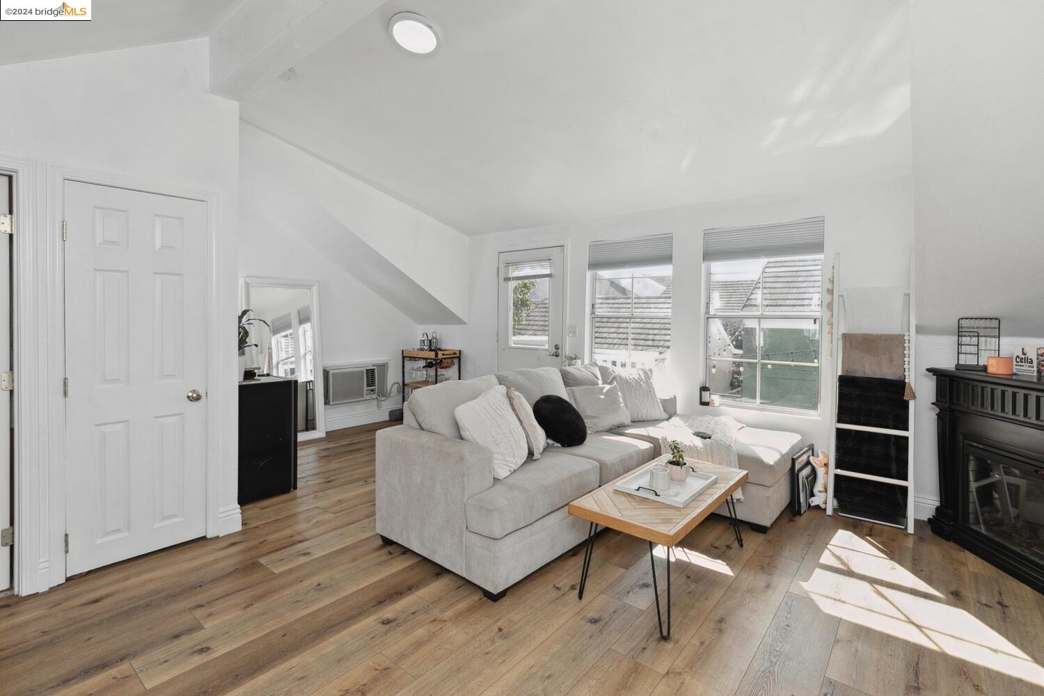 342 Chaucer Dr