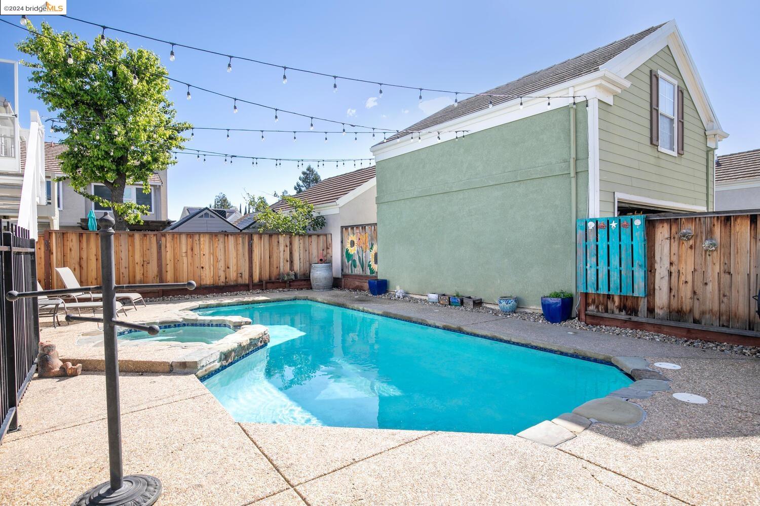 342 Chaucer Dr