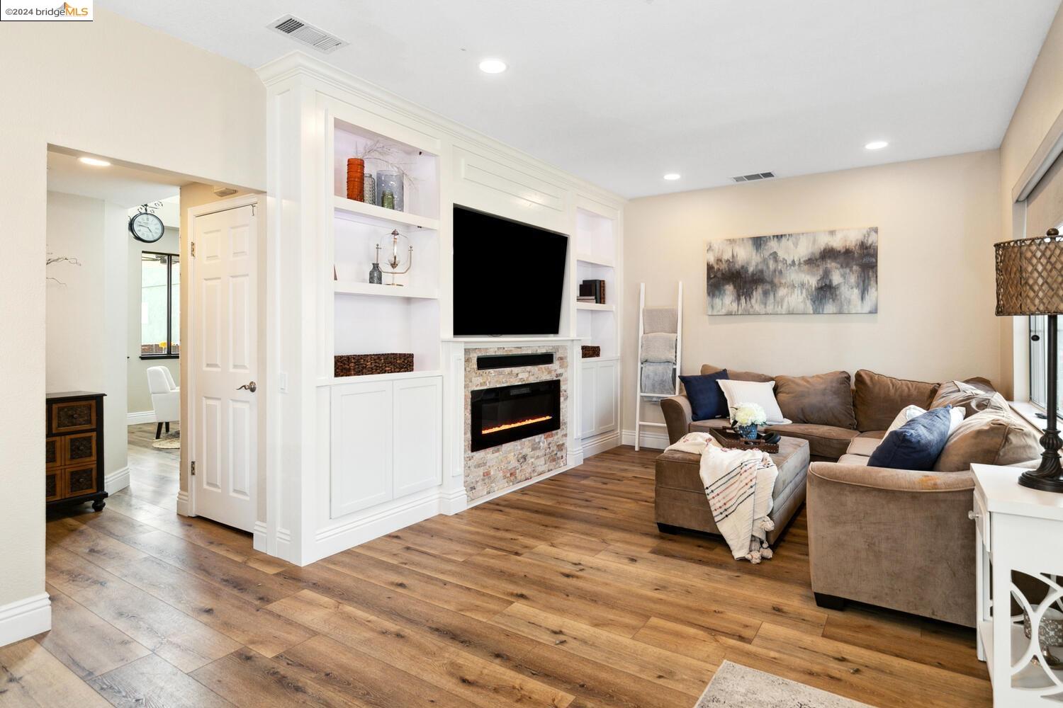 342 Chaucer Dr