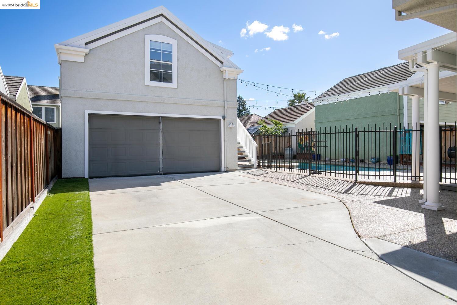 342 Chaucer Dr