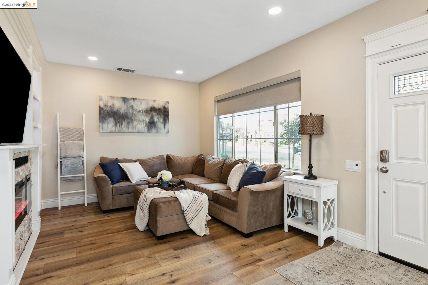 342 Chaucer Dr