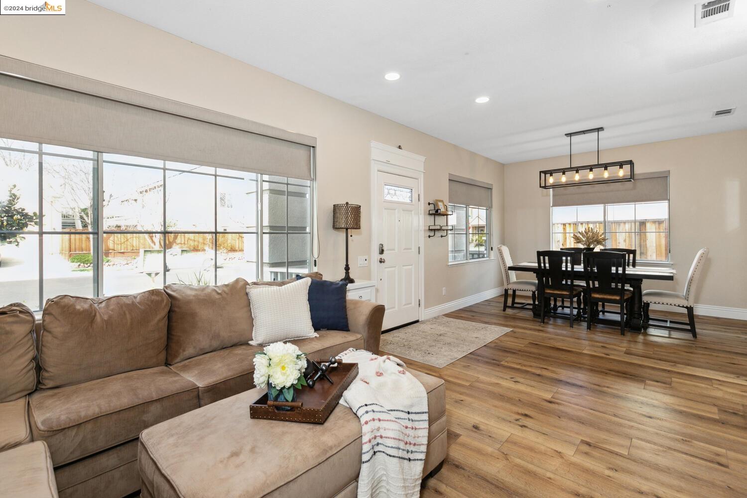342 Chaucer Dr