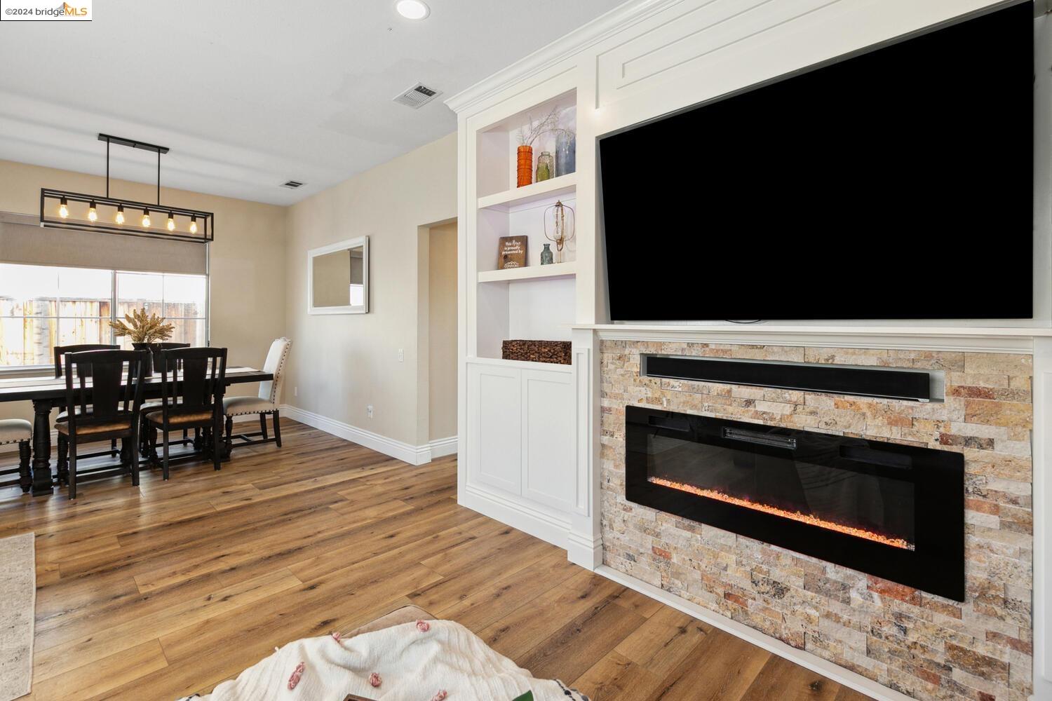 342 Chaucer Dr