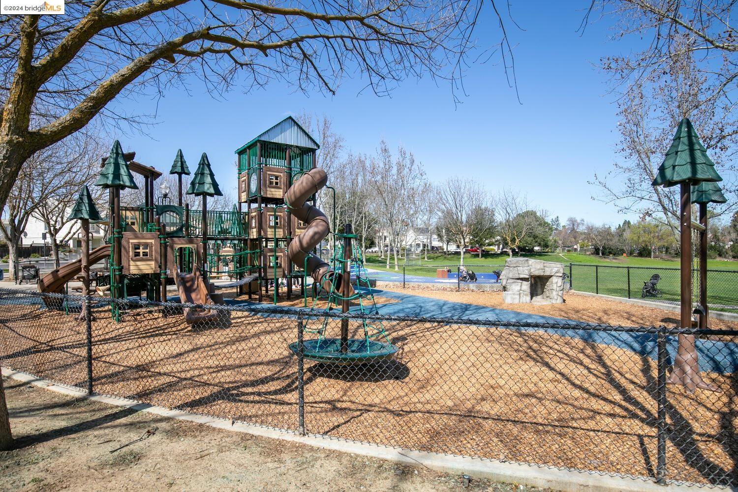 342 Chaucer Dr