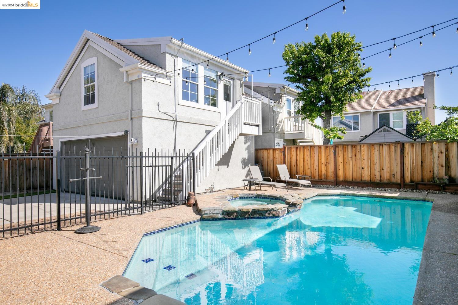 342 Chaucer Dr
