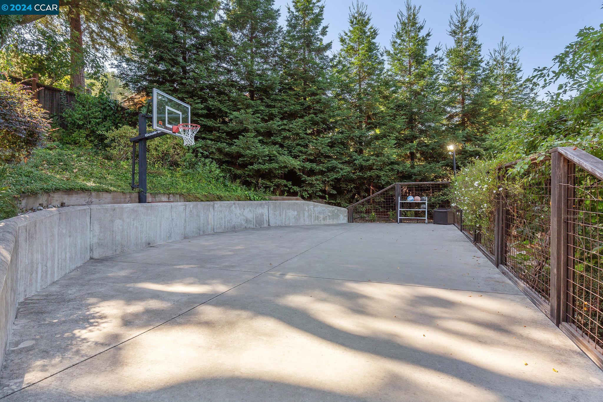 32 Crest Rd