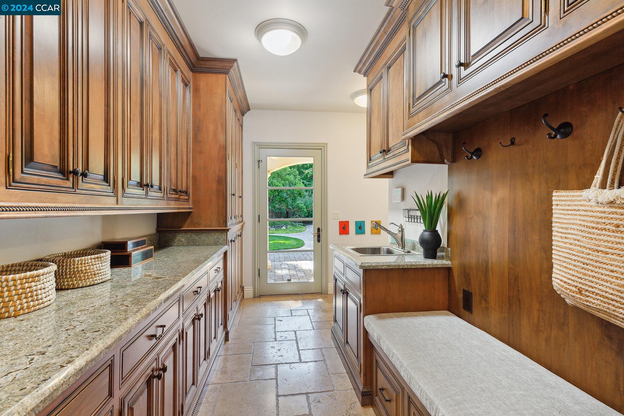 32 Crest Rd