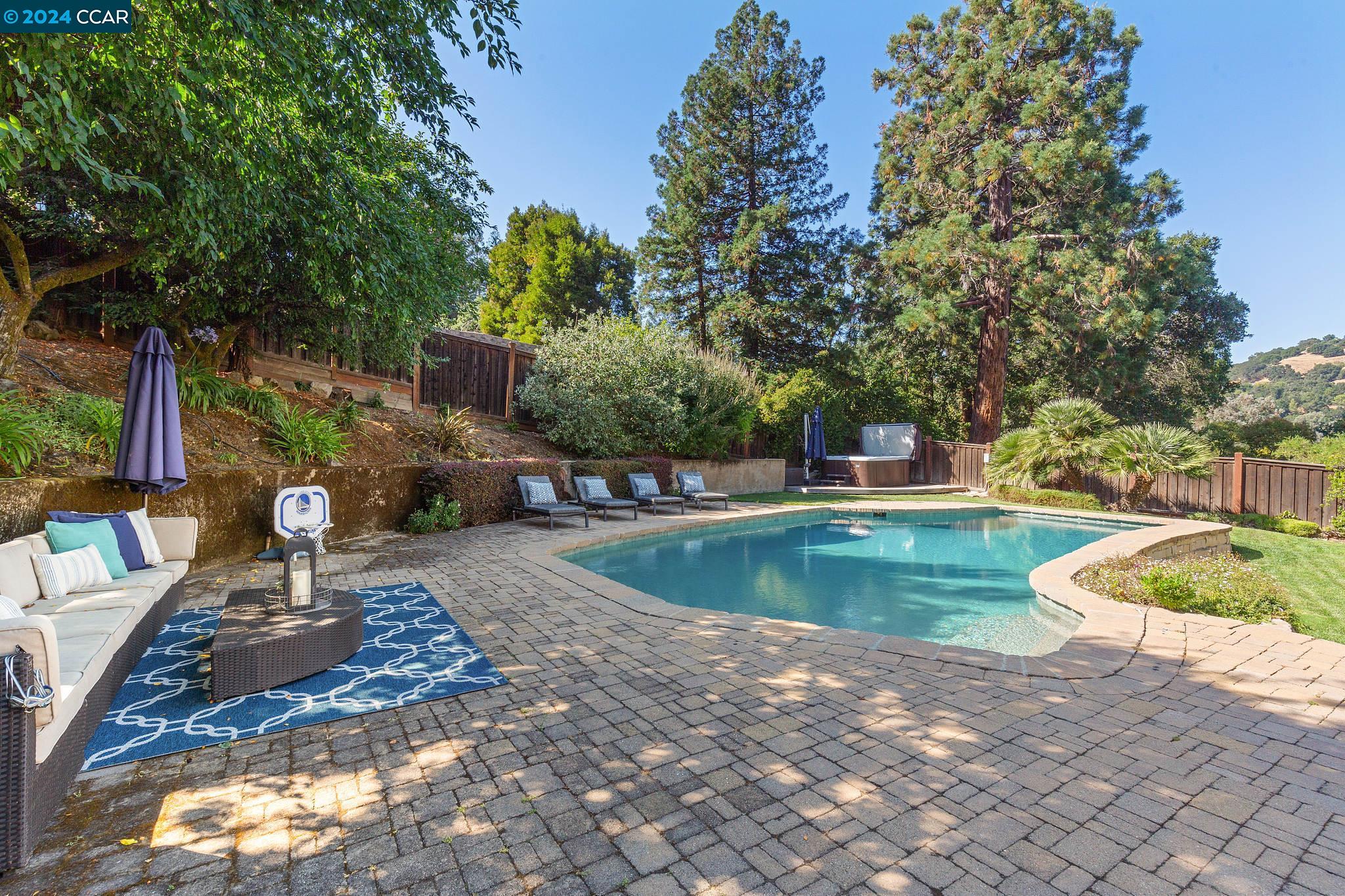 32 Crest Rd