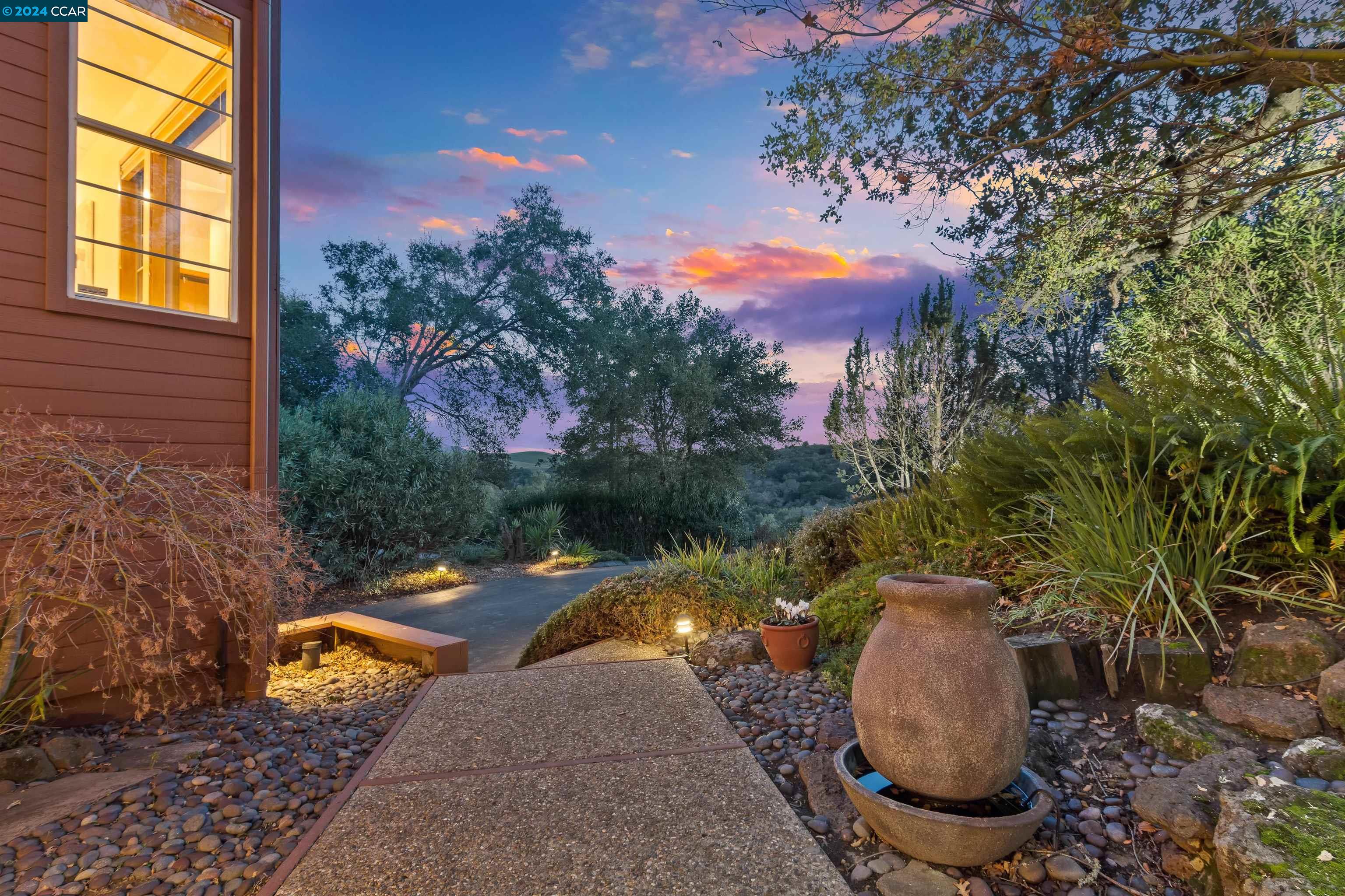 8 Mountain View Ln