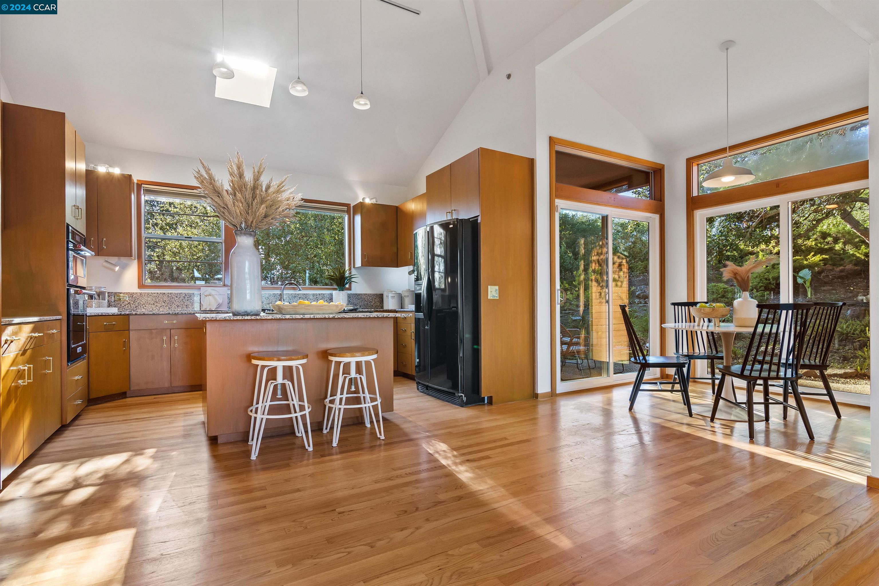 8 Mountain View Ln