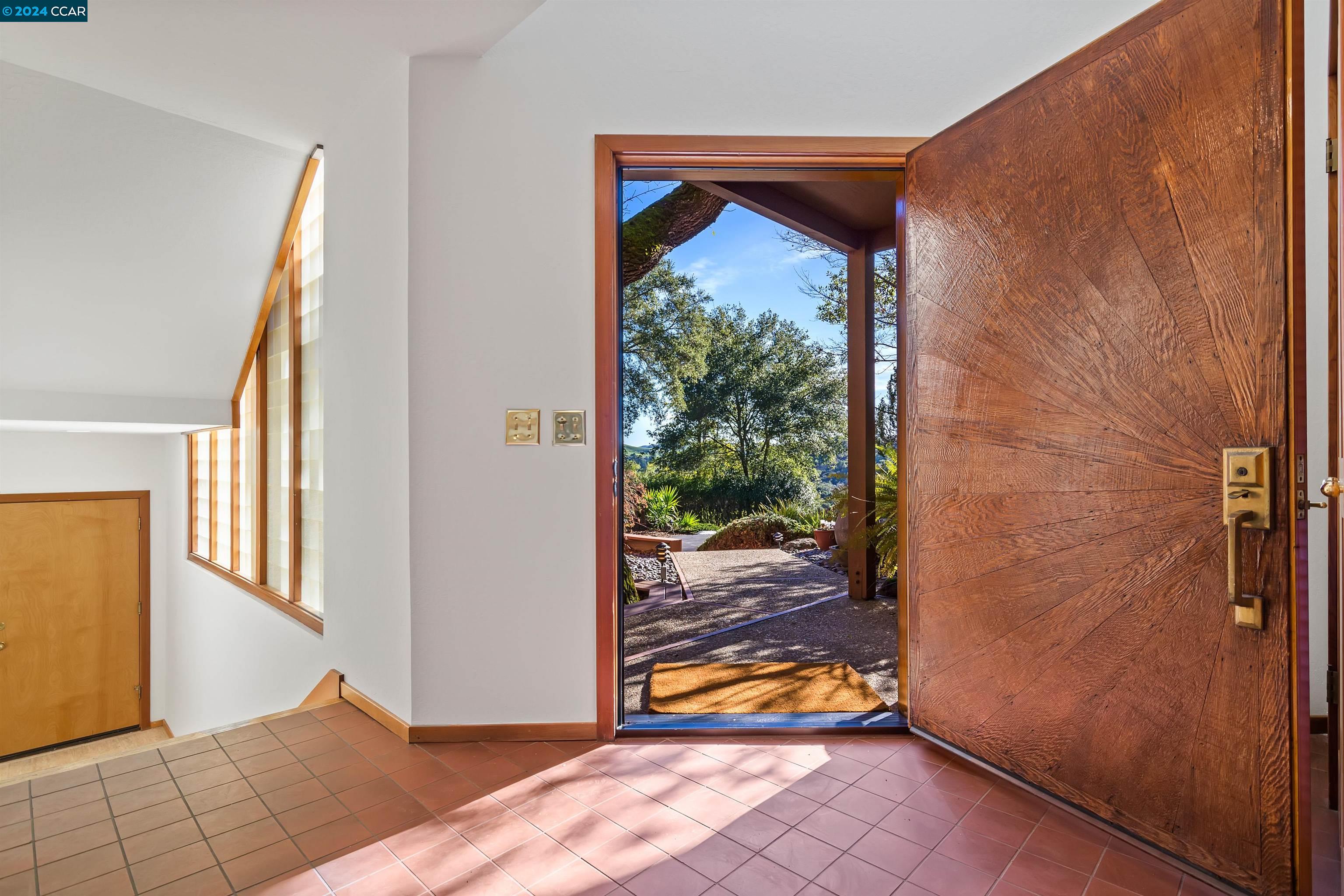 8 Mountain View Ln