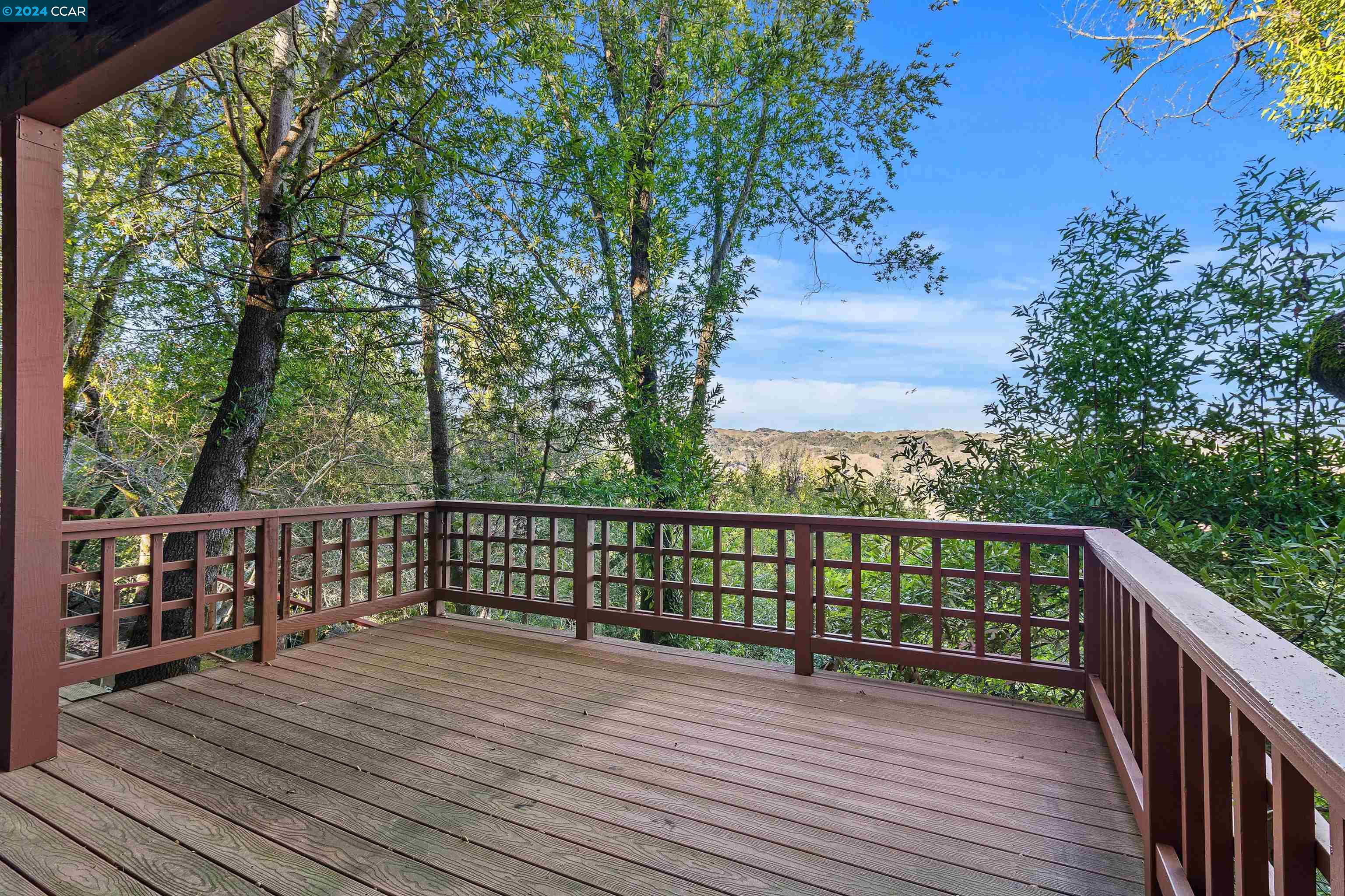 8 Mountain View Ln