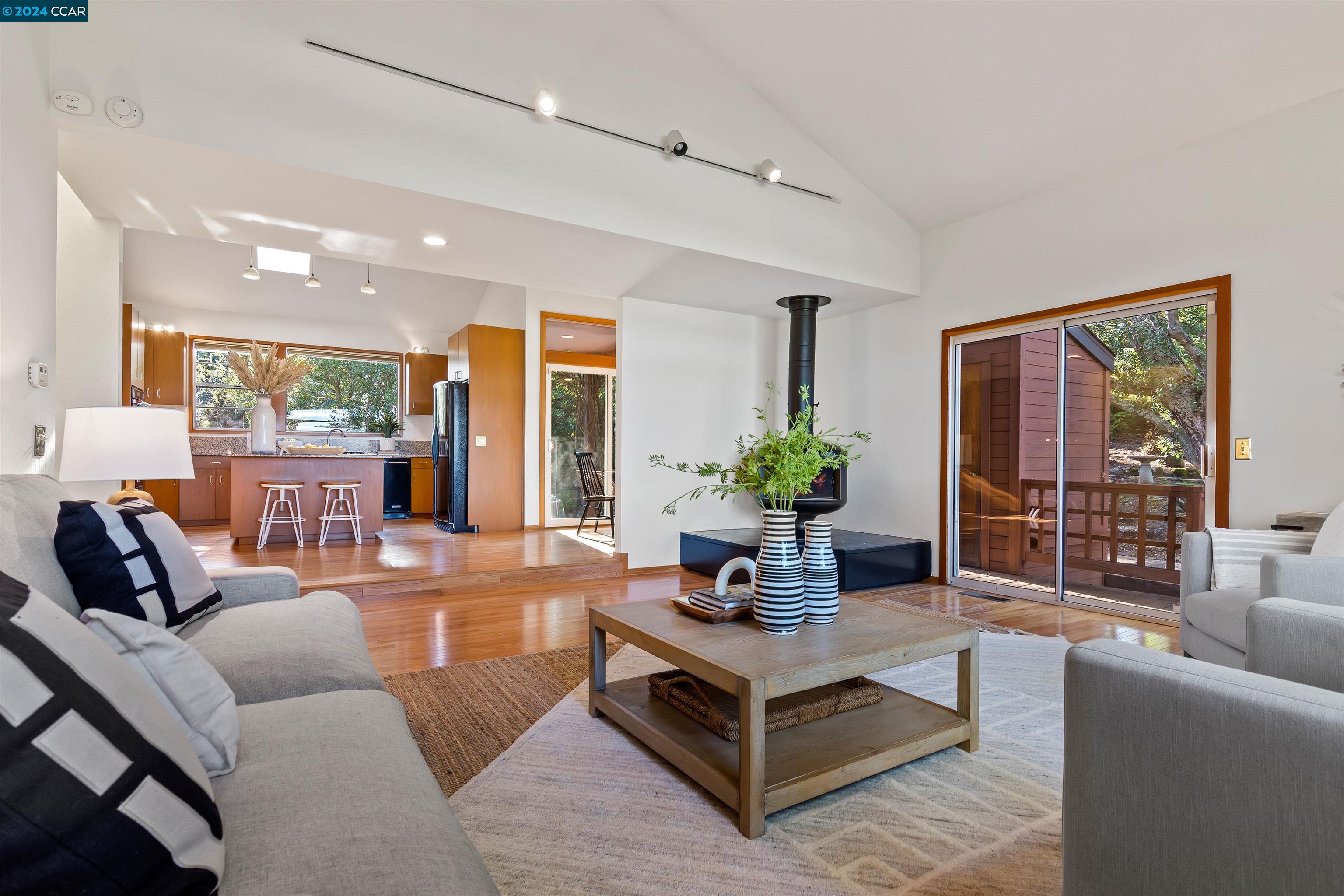 8 Mountain View Ln