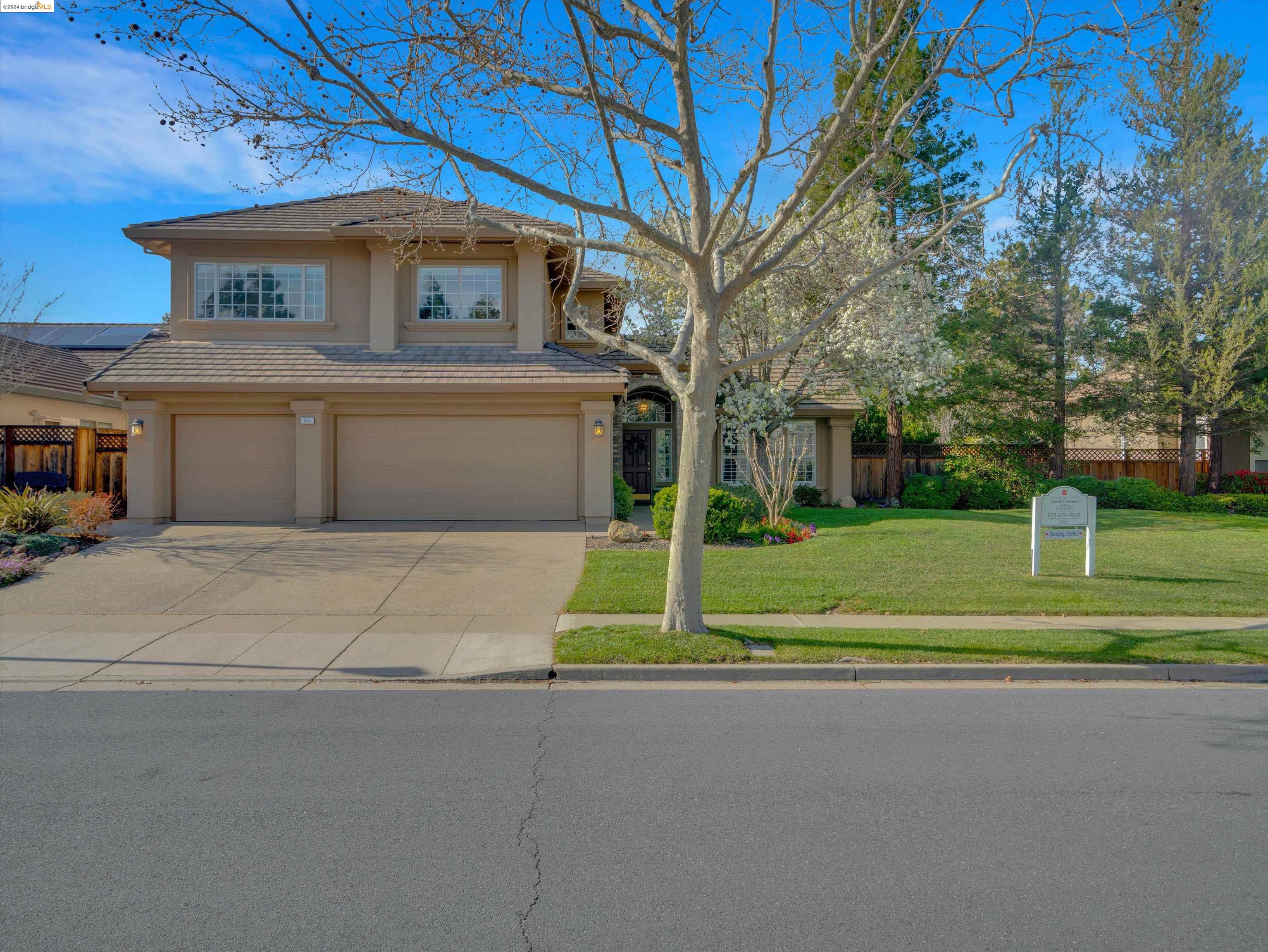 670 Devonshire Loop